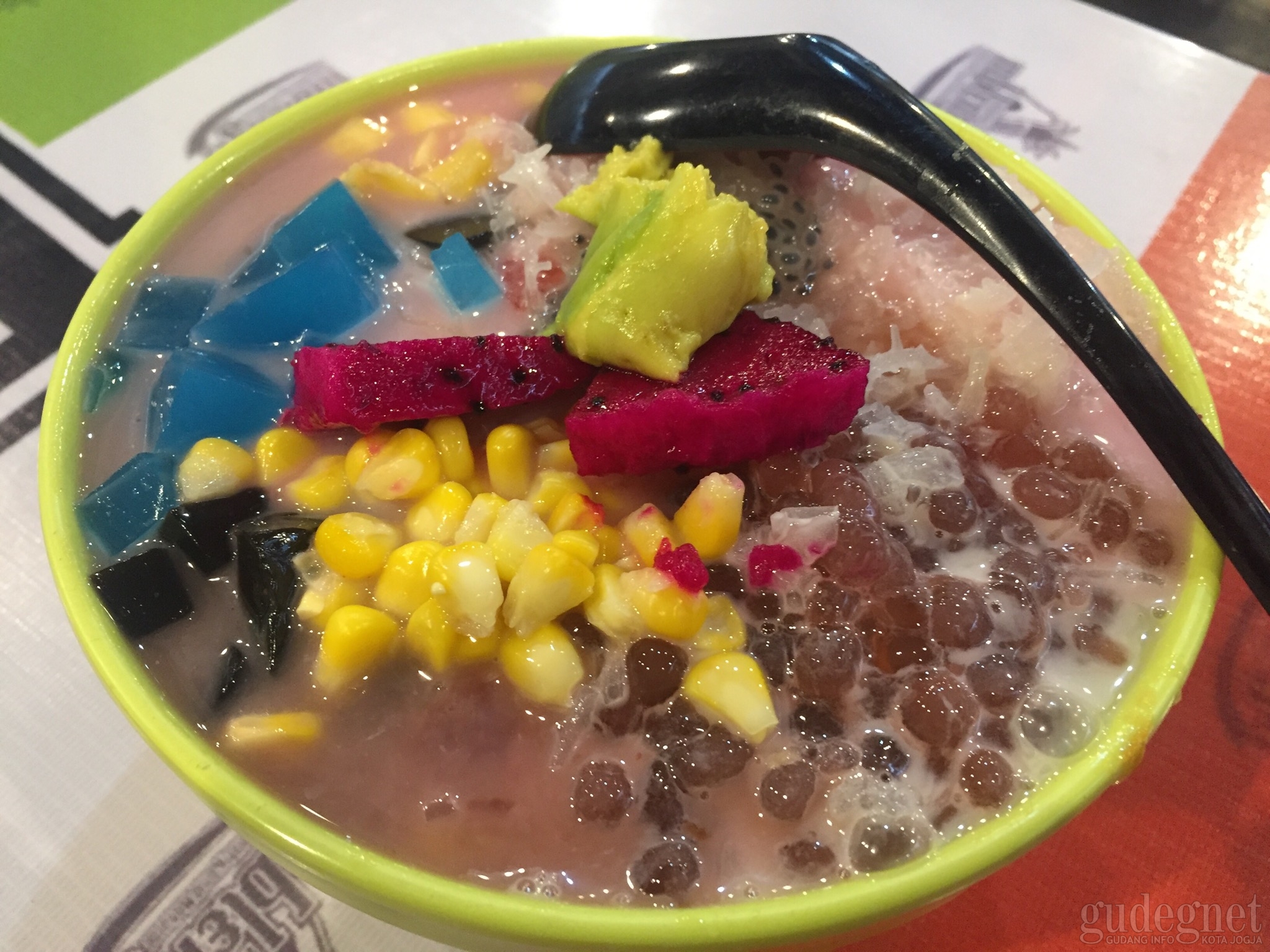 Nongkrong Seger di Kedai Es Buah Mblenger Nongkrong Seger di Kedai Es Buah Mblenger