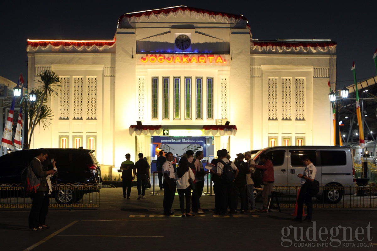 Atasi Lonjakan Penumpang Pramex, KRL Jogja-Solo Diharapkan Segera Terwujud Atasi Lonjakan Penumpang Pramex, KRL Jogja-Solo Diharapkan Segera Terwujud