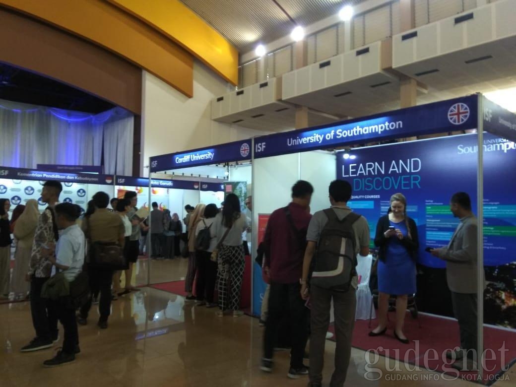Ribuan Pengunjung Padati Pameran Beasiswa ISF di UMY Ribuan Pengunjung Padati Pameran Beasiswa ISF di UMY