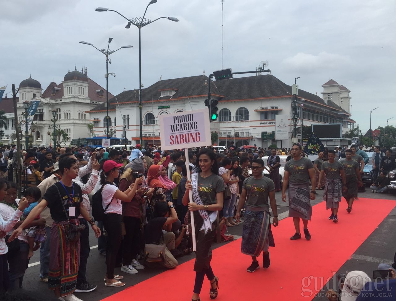 Fashion Show 1000 Sarong Diharap Masyarakatkan Penggunaan Sarung Fashion Show 1000 Sarong Diharap Masyarakatkan Penggunaan Sarung