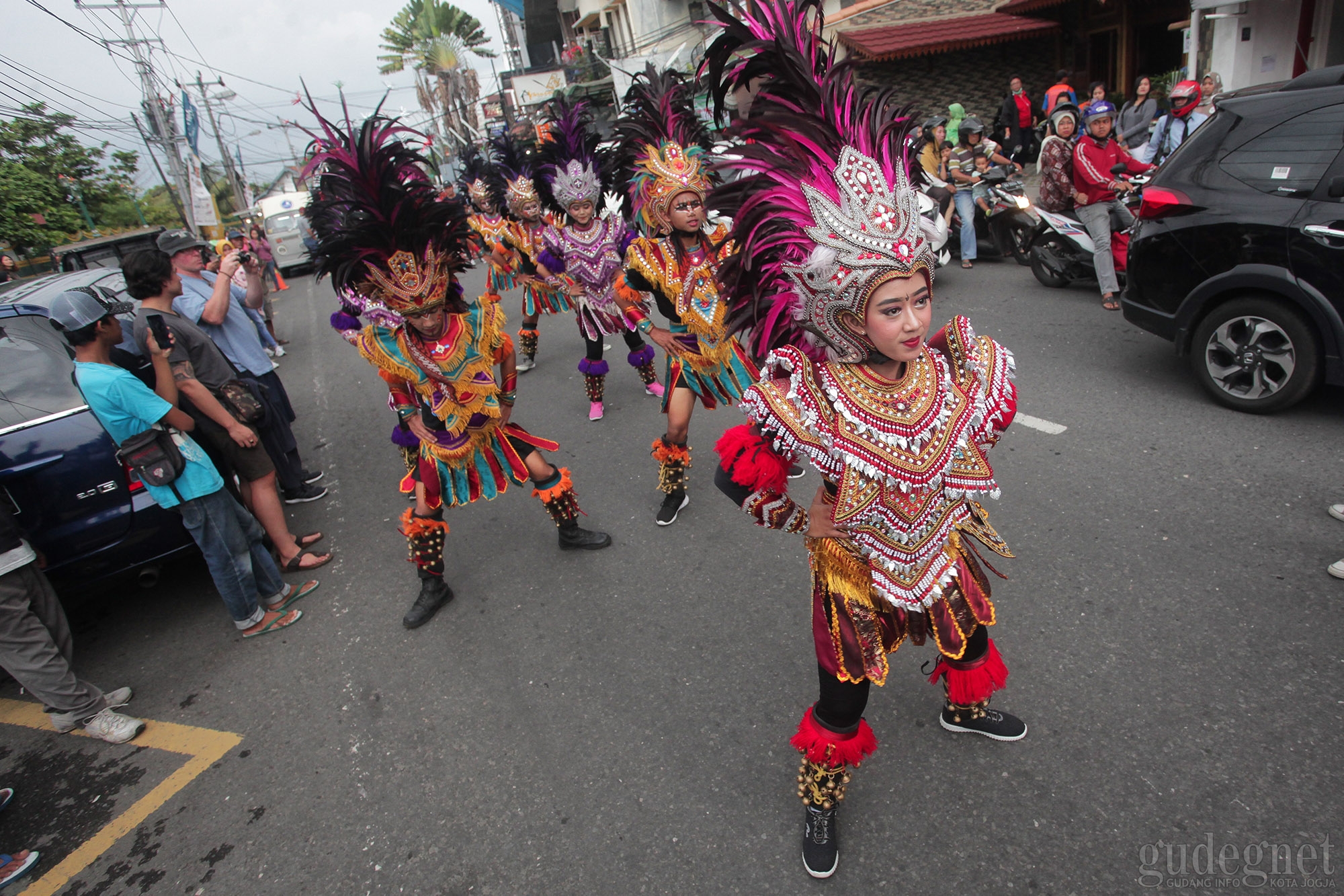 Ratusan Warga Banjiri Sarkem Fest 2019 Ratusan Warga Banjiri Sarkem Fest 2019
