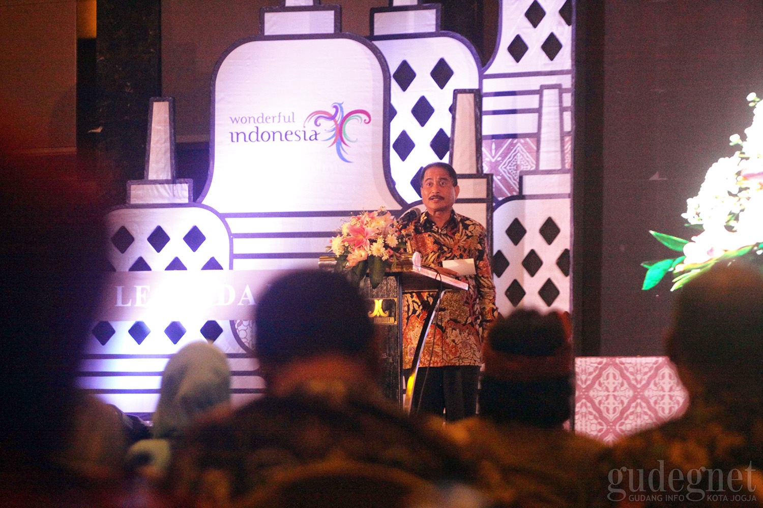 UGM dan Kemenpar RI Gelar Seminar Legenda Borobudur di Hotel Ambarrukmo UGM dan Kemenpar RI Gelar Seminar Legenda Borobudur di Hotel Ambarrukmo