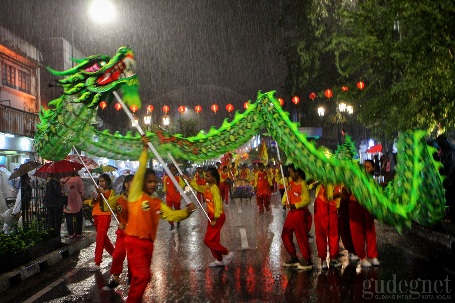 Malioboro Imlek Carnival 2019 Berlangsung di Tengah Guyuran Hujan Deras Malioboro Imlek Carnival 2019 Berlangsung di Tengah Guyuran Hujan Deras
