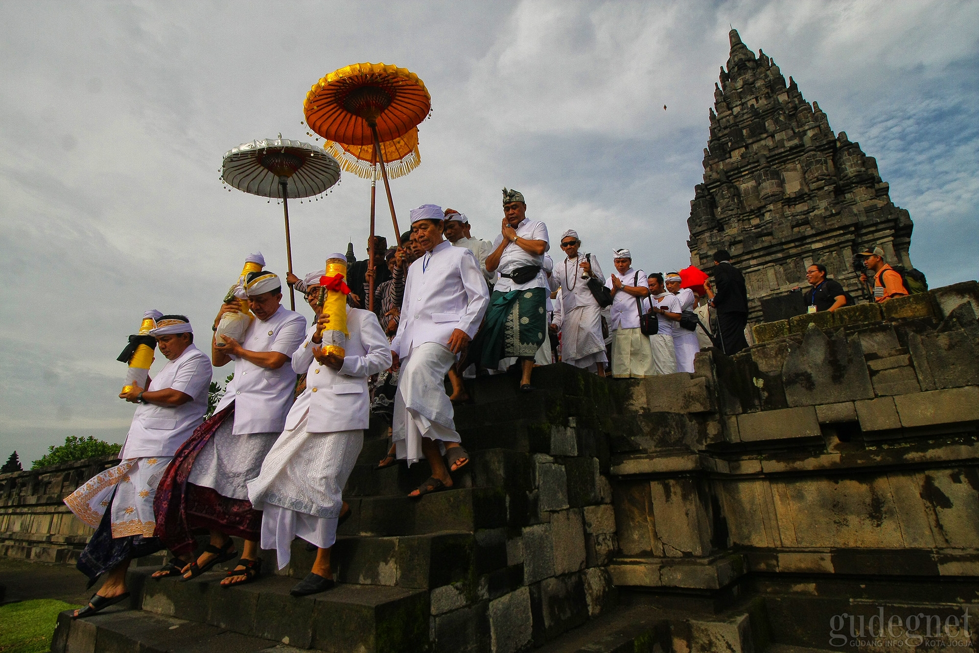 Ribuan Umat Hindu Ikuti Tawur Agung Kesanga Nasional di Candi Prambanan