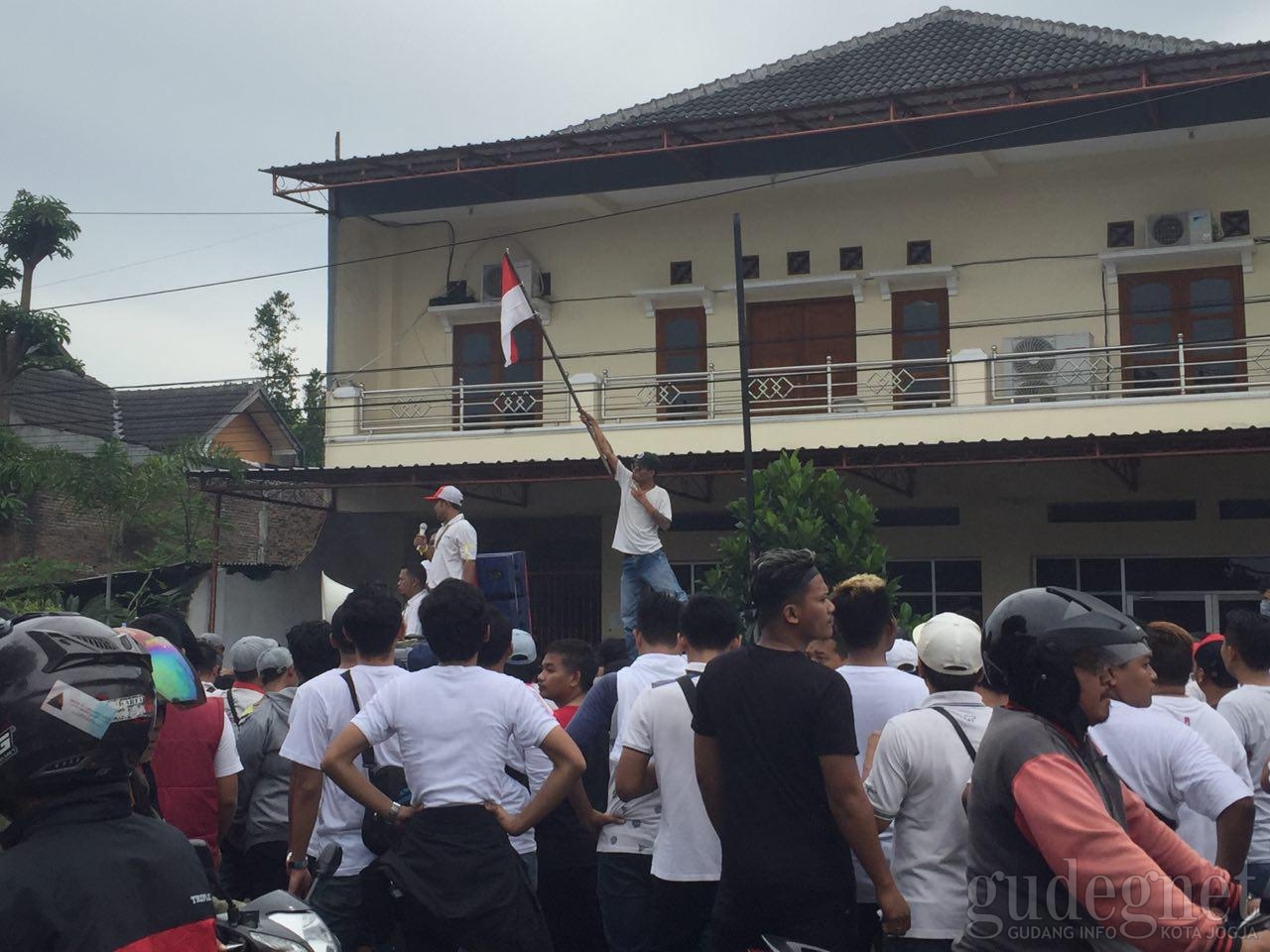 Driver GoJek Yogya Demo Tuntut Perubahan Sistem Driver GoJek Yogya Demo Tuntut Perubahan Sistem