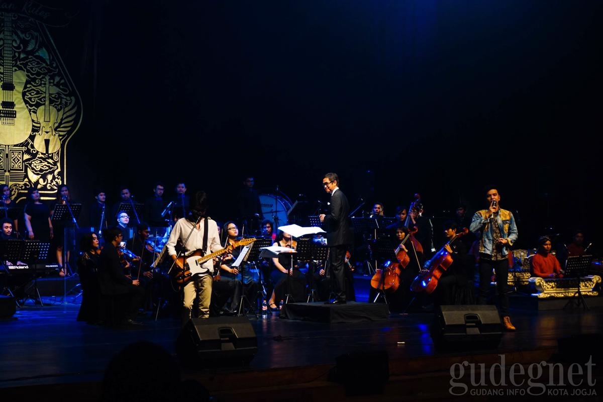 Musik Rock Berbalut Gamelan dan Orkestra dalam Gamrockestra Musik Rock Berbalut Gamelan dan Orkestra dalam Gamrockestra