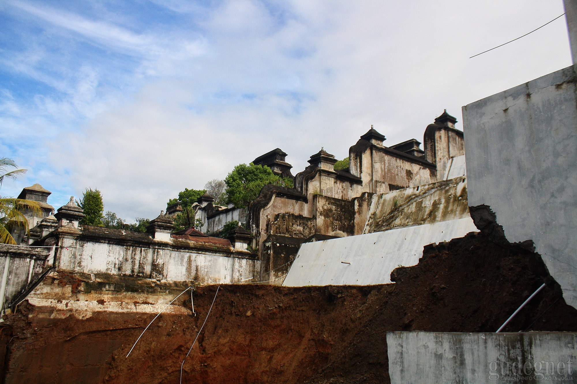 Pakar Geologi UGM Kaji Banjir dan Longsor Imogiri Pakar Geologi UGM Kaji Banjir dan Longsor Imogiri