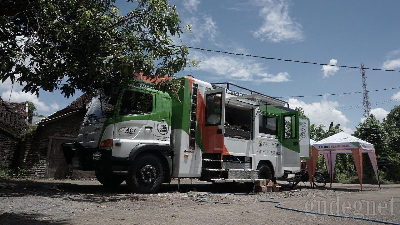ACT Kerahkan Humanity Food Truck untuk Korban Banjir Bantul ACT Kerahkan Humanity Food Truck untuk Korban Banjir Bantul