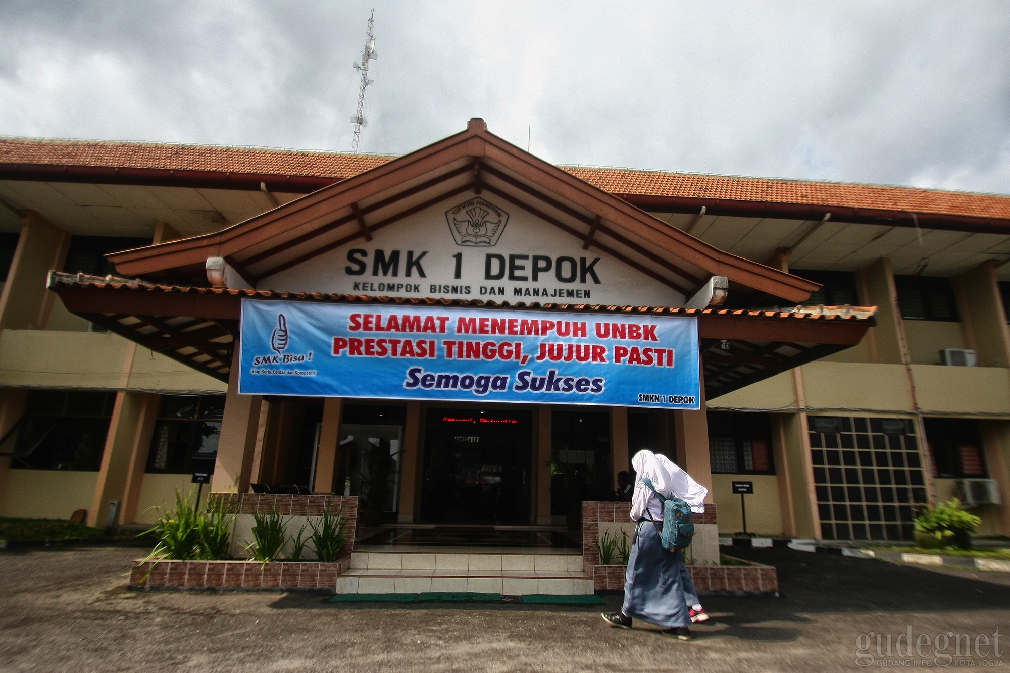 Hari Pertama UNBK Sempat Terkendala Akses Kunci Masuk Soal Ujian Hari Pertama UNBK Sempat Terkendala Akses Kunci Masuk Soal Ujian