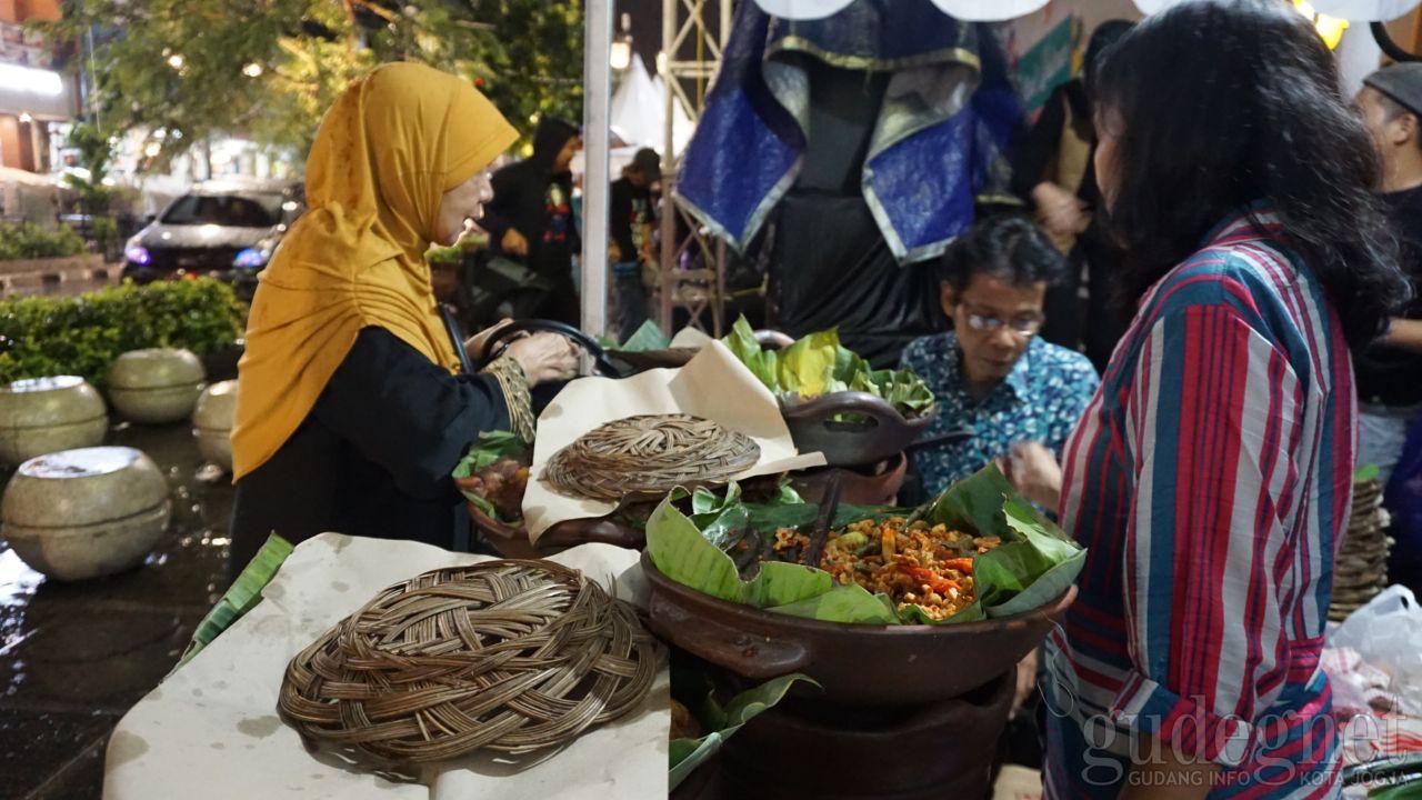 1.000 Gudeg Dibagikan Gratis di Wonderfood Otentik Jogja 1.000 Gudeg Dibagikan Gratis di Wonderfood Otentik Jogja