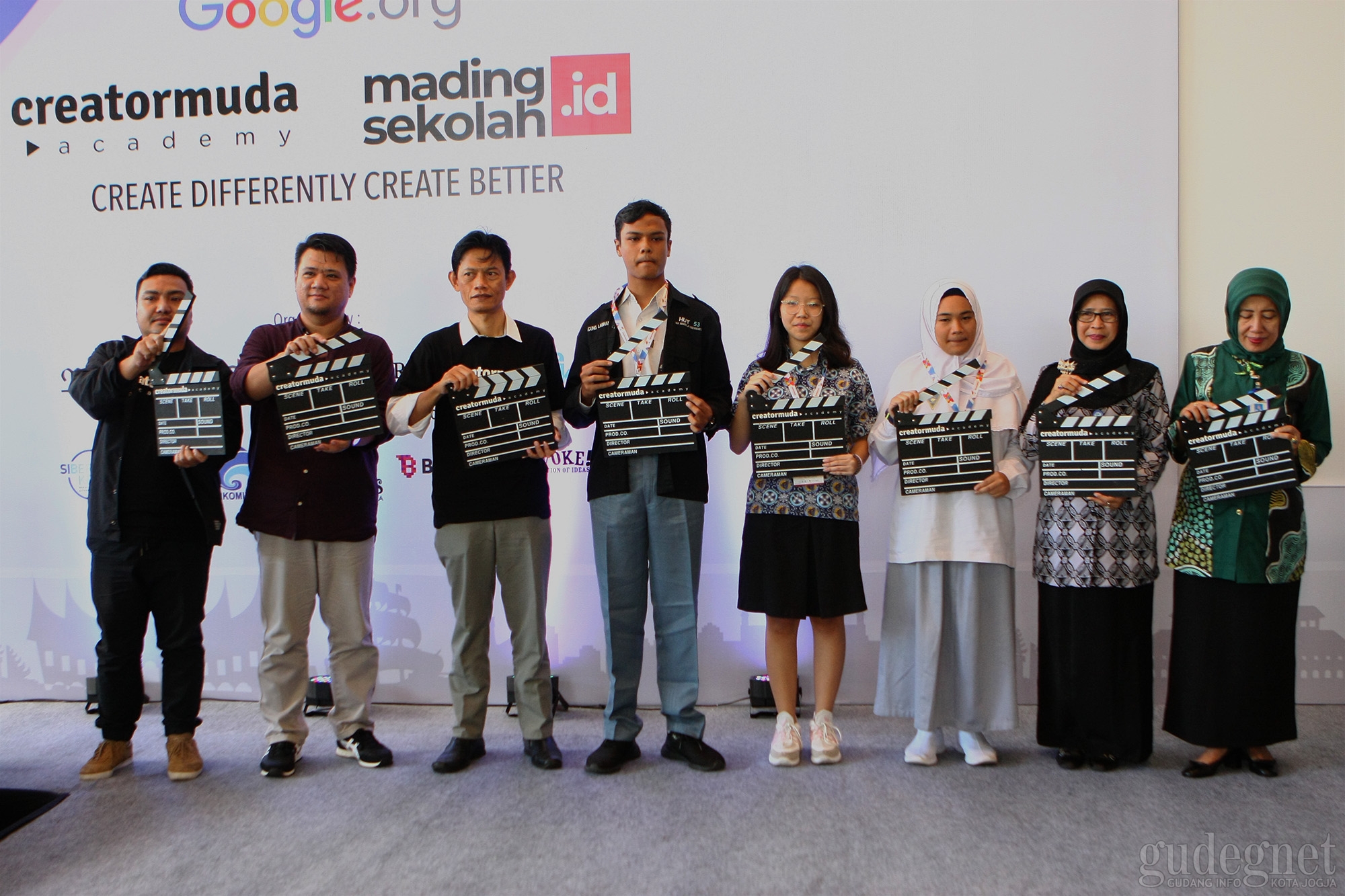 200 Pelajar SMU se-DIY Ikuti MAARIF Institute 'Creatormuda Academy' 200 Pelajar SMU se-DIY Ikuti MAARIF Institute 'Creatormuda Academy'