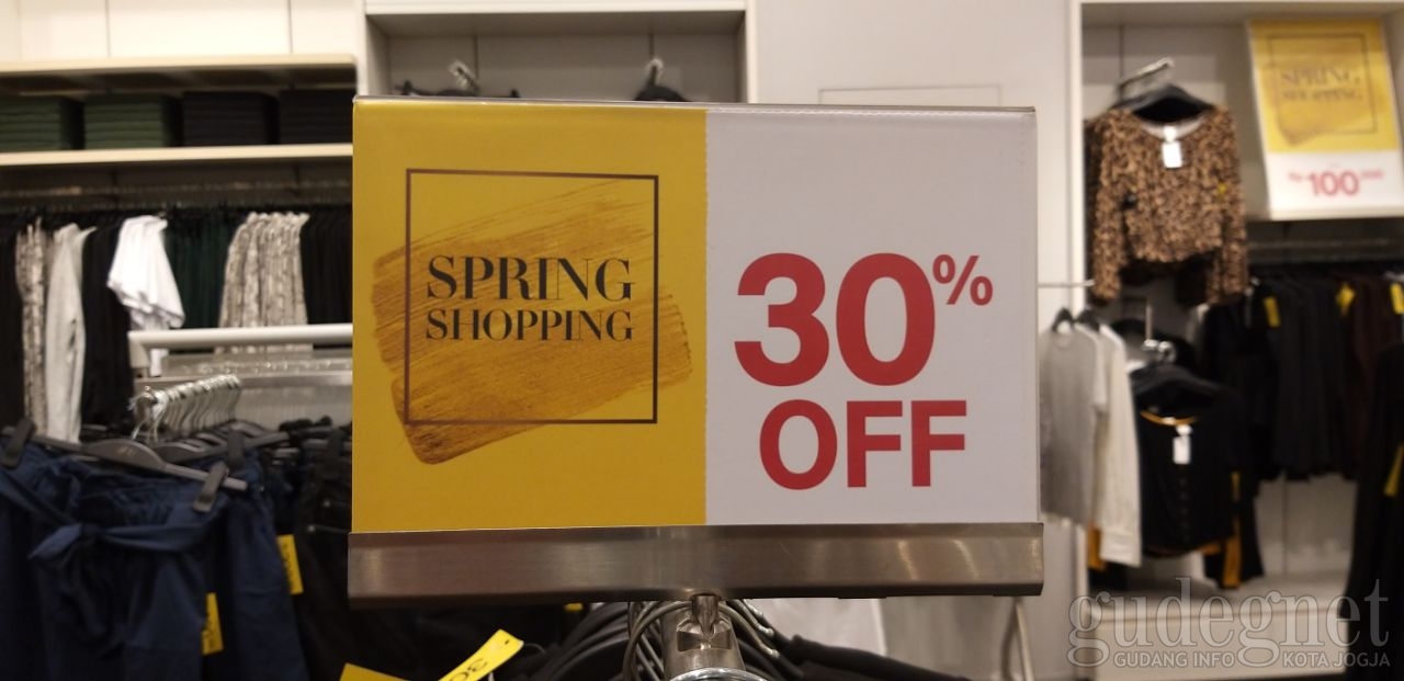 Diskon Gokil, Beli Baju di H&M Cukup 70 ribu Saja Diskon Gokil, Beli Baju di H&M Cukup 70 ribu Saja