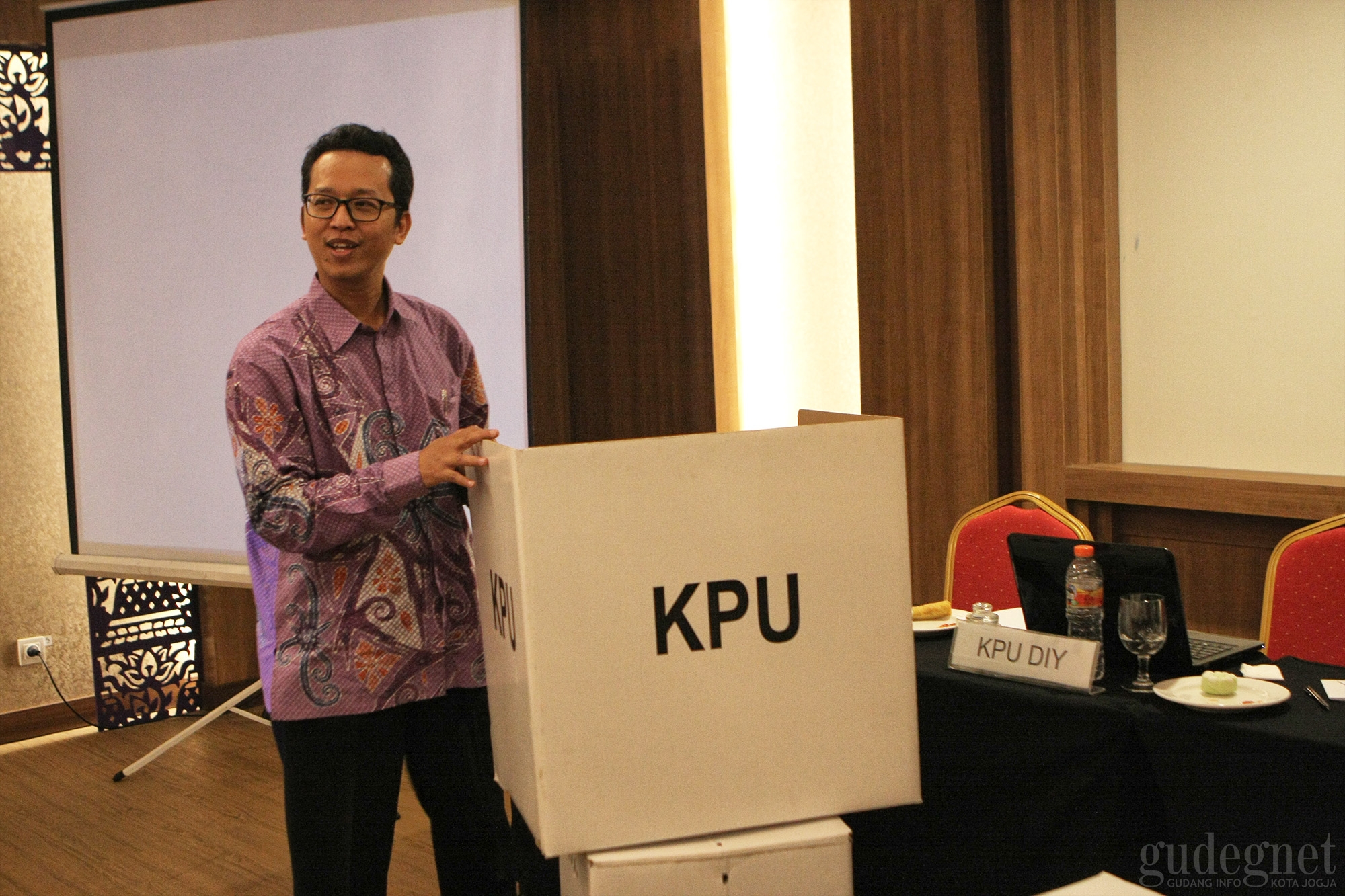 Ketua KPU DIY: Tinggal Menunggu Logistik Template bagi Tunanetra Ketua KPU DIY: Tinggal Menunggu Logistik Template bagi Tunanetra