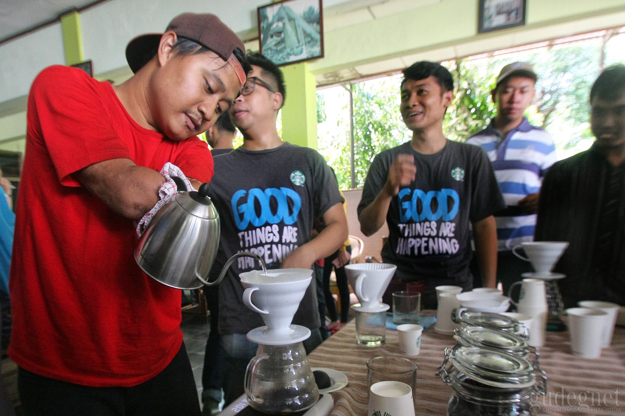 Barista Inklusif Kolaborasi dengan Starbucks Gelar Workshop Mini Meracik Kopi Barista Inklusif Kolaborasi dengan Starbucks Gelar Workshop Mini Meracik Kopi