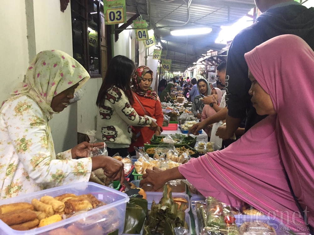 Pasar Ramadan Kauman Hadirkan Aneka Kuliner Pasar Ramadan Kauman Hadirkan Aneka Kuliner
