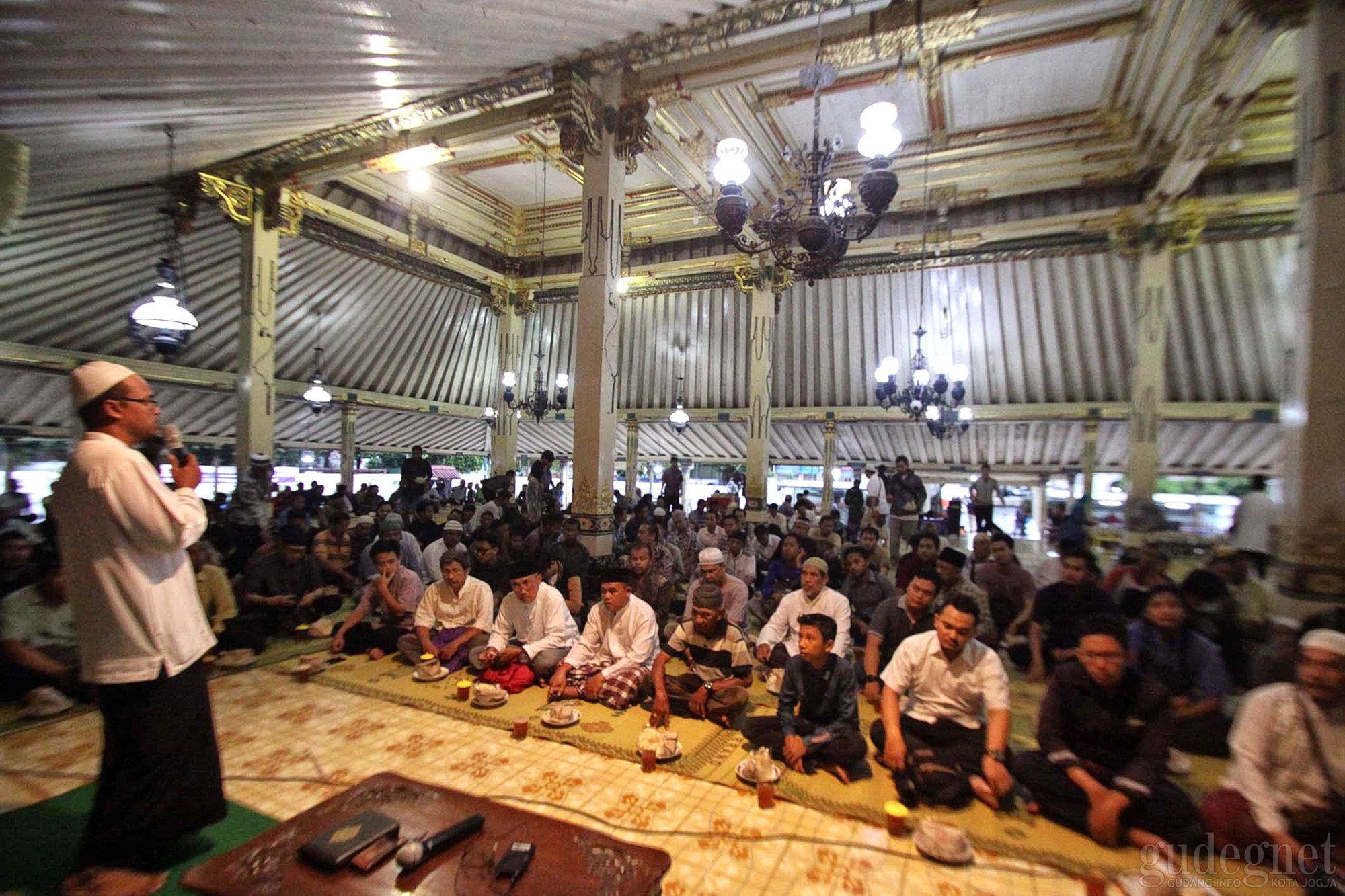 Masjid Gedhe Kauman Sediakan Ribuan Hidangan Berbuka Puasa Masjid Gedhe Kauman Sediakan Ribuan Hidangan Berbuka Puasa