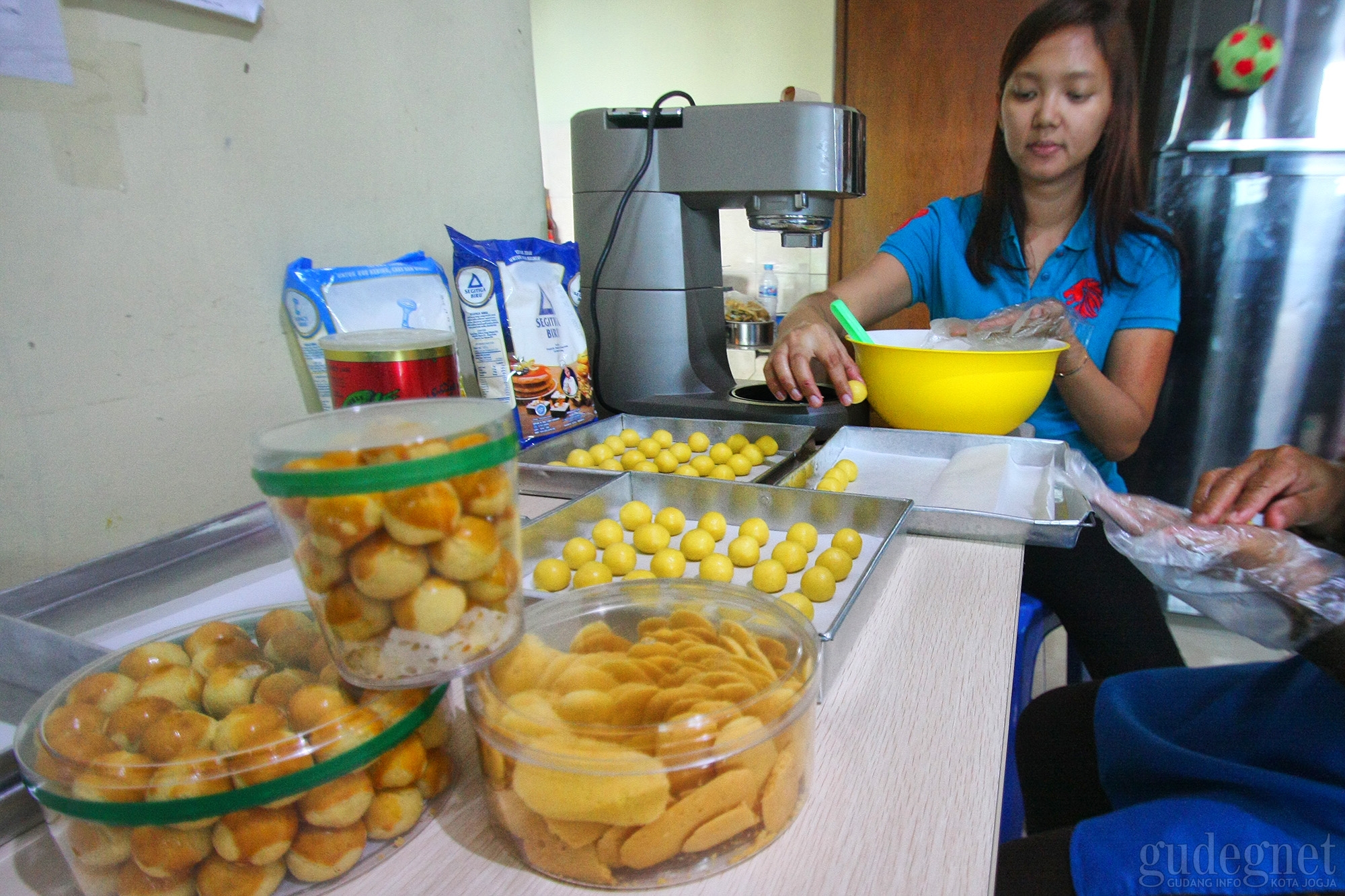 Bisnis Kue Kering dengan Omzet Puluhan Juta Bisnis Kue Kering dengan Omzet Puluhan Juta