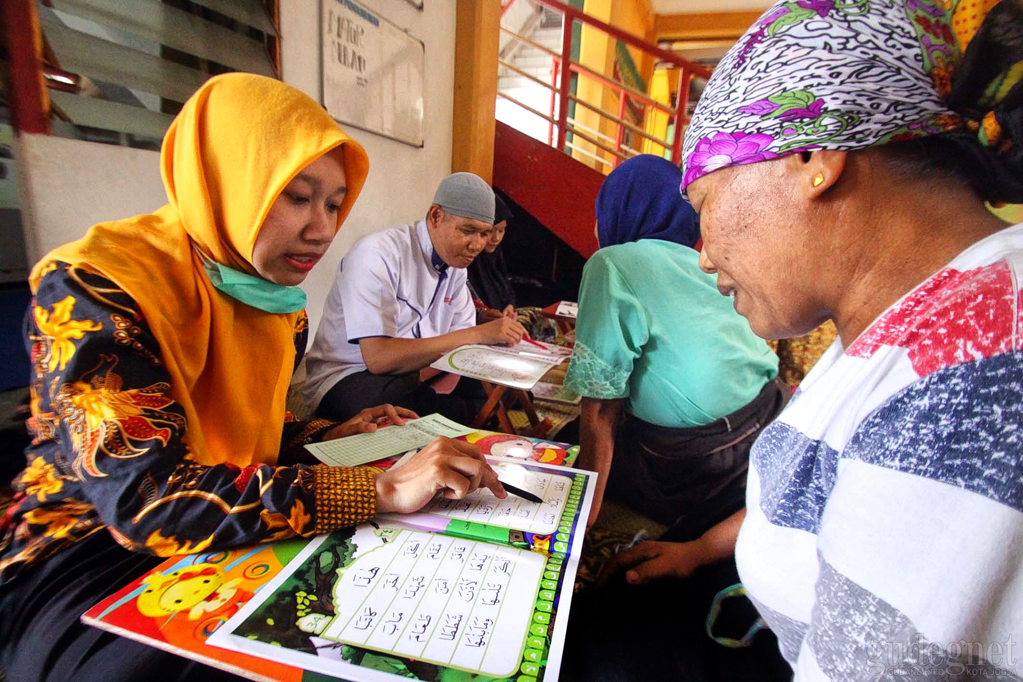 Isi Ramadan, Buruh Gendong Beringharjo Belajar Mengaji Isi Ramadan, Buruh Gendong Beringharjo Belajar Mengaji