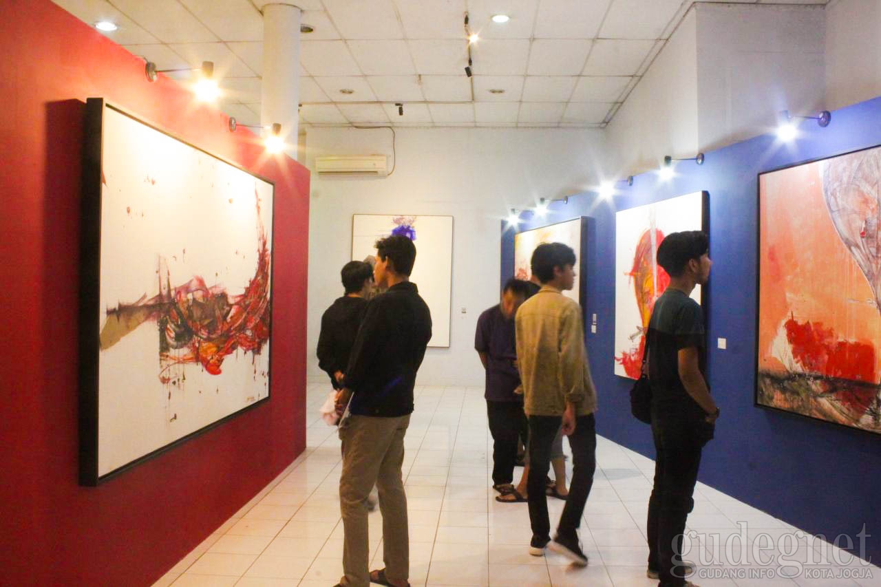 Lukisan, Koper, hingga Talenan Terpajang di Pameran &ldquo;Sumarah&rdquo;