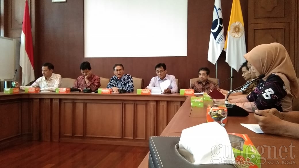UGM Menjadi Kampus Terbaik Peringkat ke-320 Dunia UGM Menjadi Kampus Terbaik Peringkat ke-320 Dunia