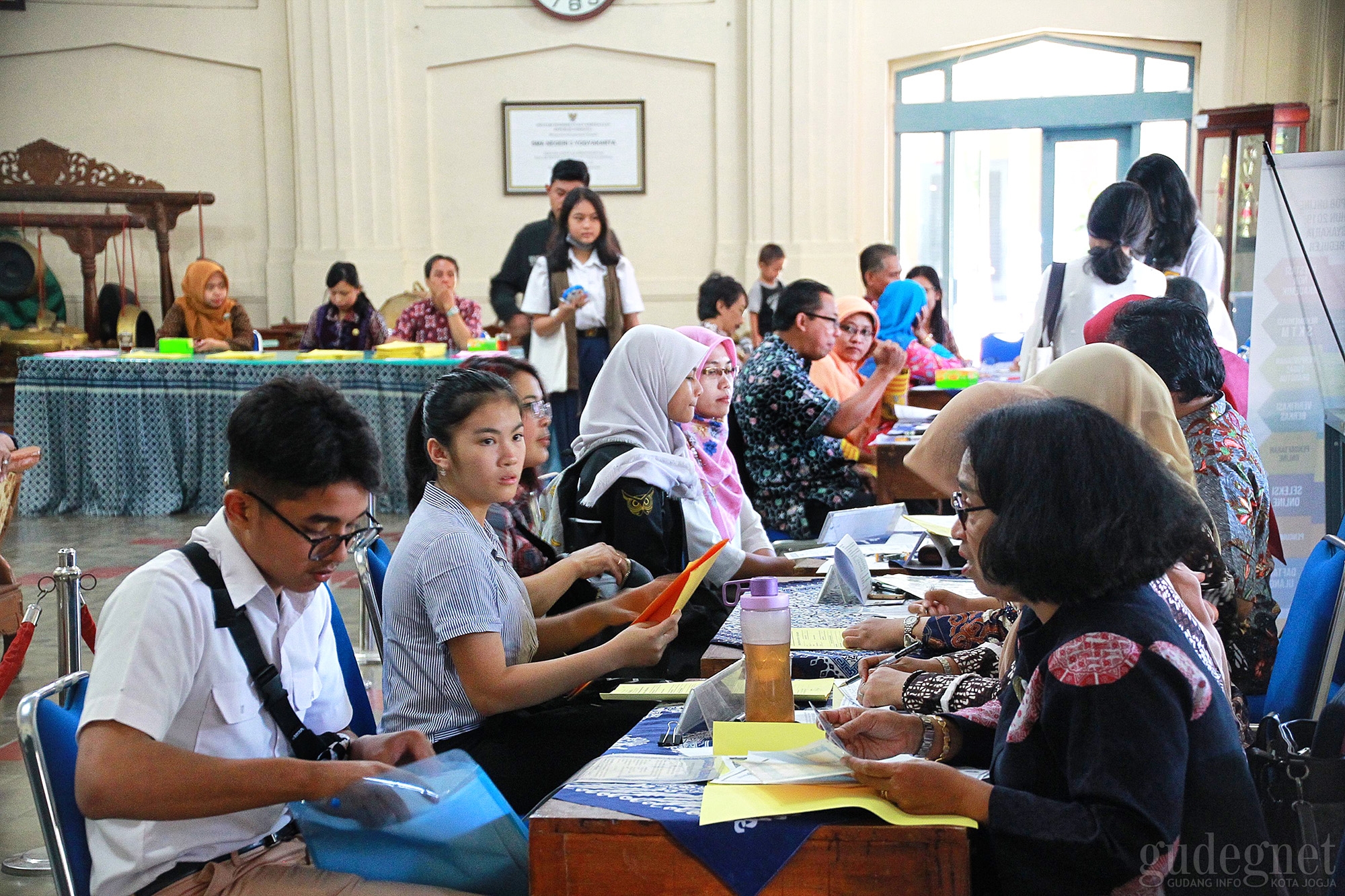 PPTB 2019, SMA 3 Yogyakarta Diserbu Orangtua Murid PPTB 2019, SMA 3 Yogyakarta Diserbu Orangtua Murid