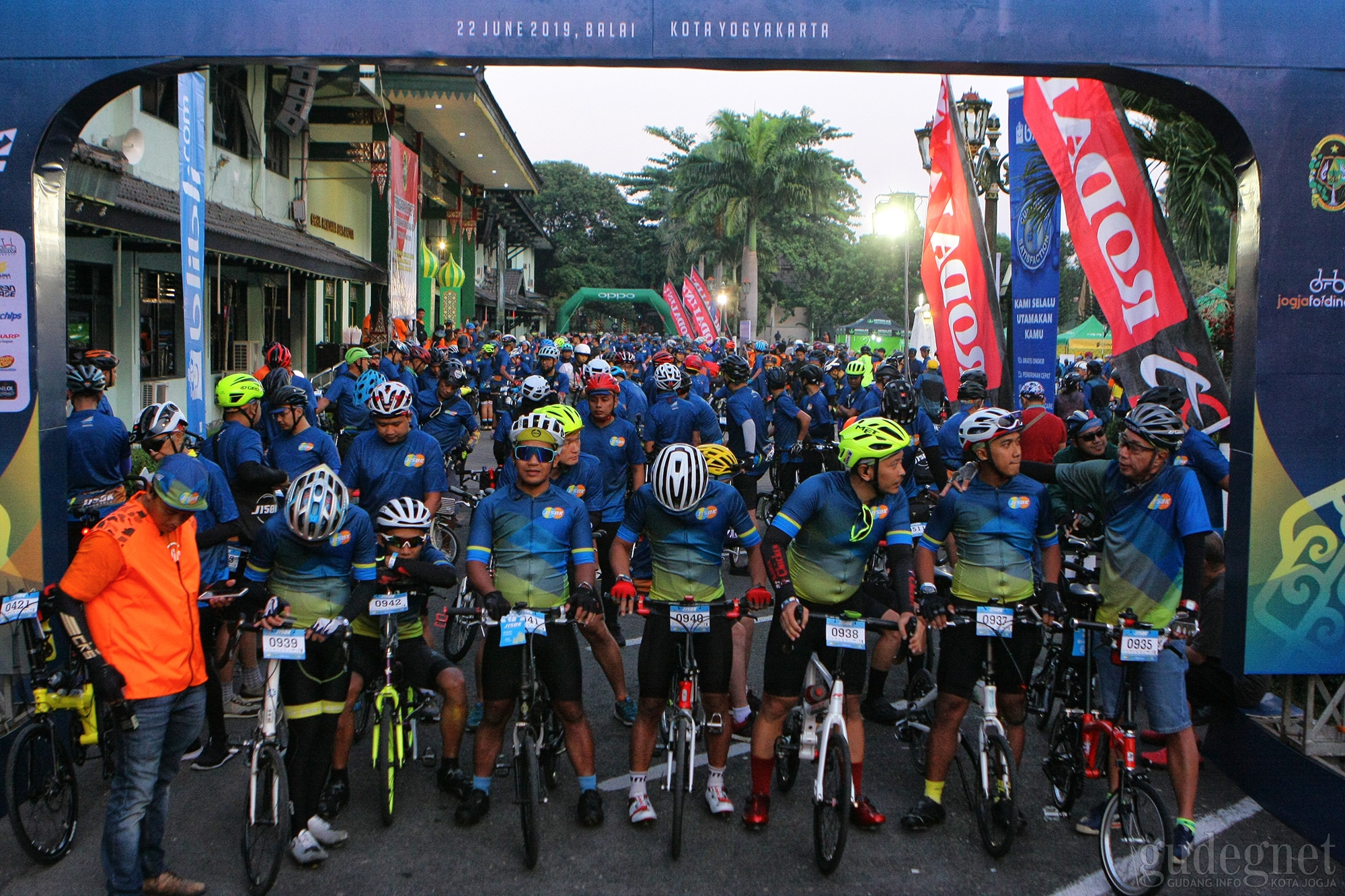 Ribuan Pencinta Sepeda Lipat Gowes Bareng di Balaikota Yogyakarta Ribuan Pencinta Sepeda Lipat Gowes Bareng di Balaikota Yogyakarta