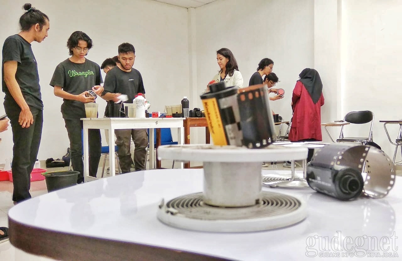 Angkat Kejayaan Kamera Analog, ISI Gelar Pameran Hitam Putih Angkat Kejayaan Kamera Analog, ISI Gelar Pameran Hitam Putih