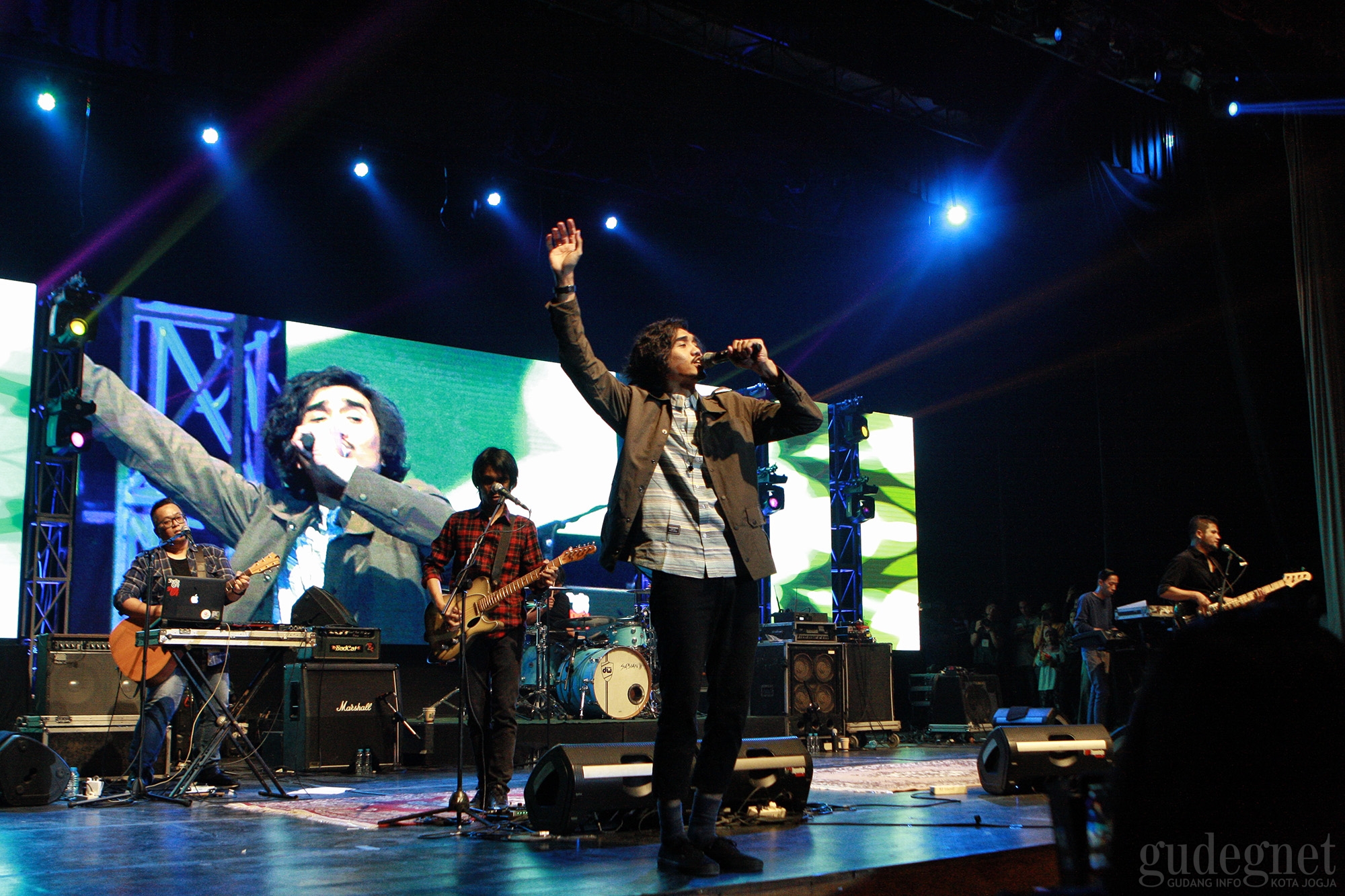 Puluhan Lagu Dibawakan Sheila On 7 pada Konser Intimnya di TBY Puluhan Lagu Dibawakan Sheila On 7 pada Konser Intimnya di TBY