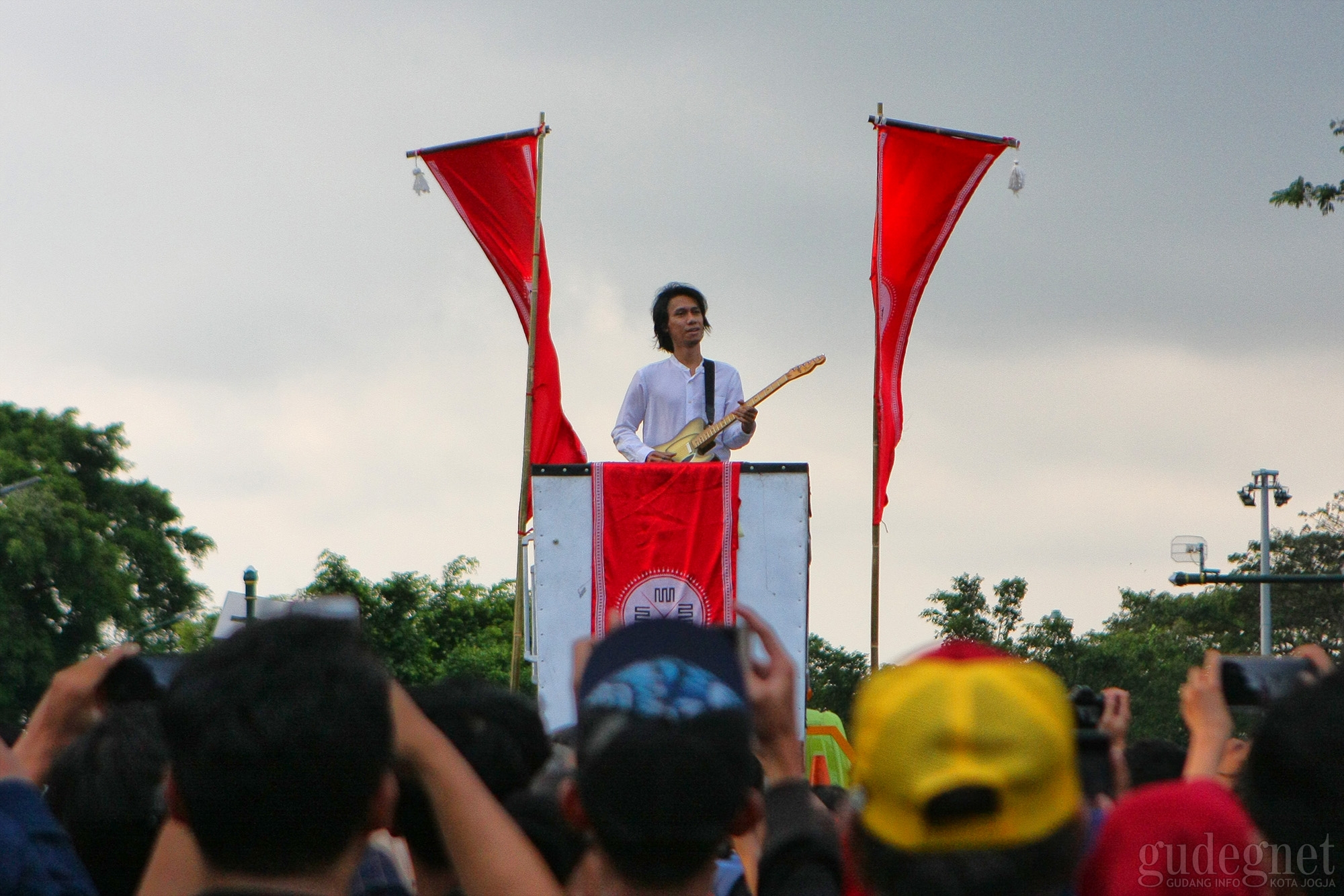 Raungan Gitar Eross SO7 Buka Pawai FKY 2019 Raungan Gitar Eross SO7 Buka Pawai FKY 2019