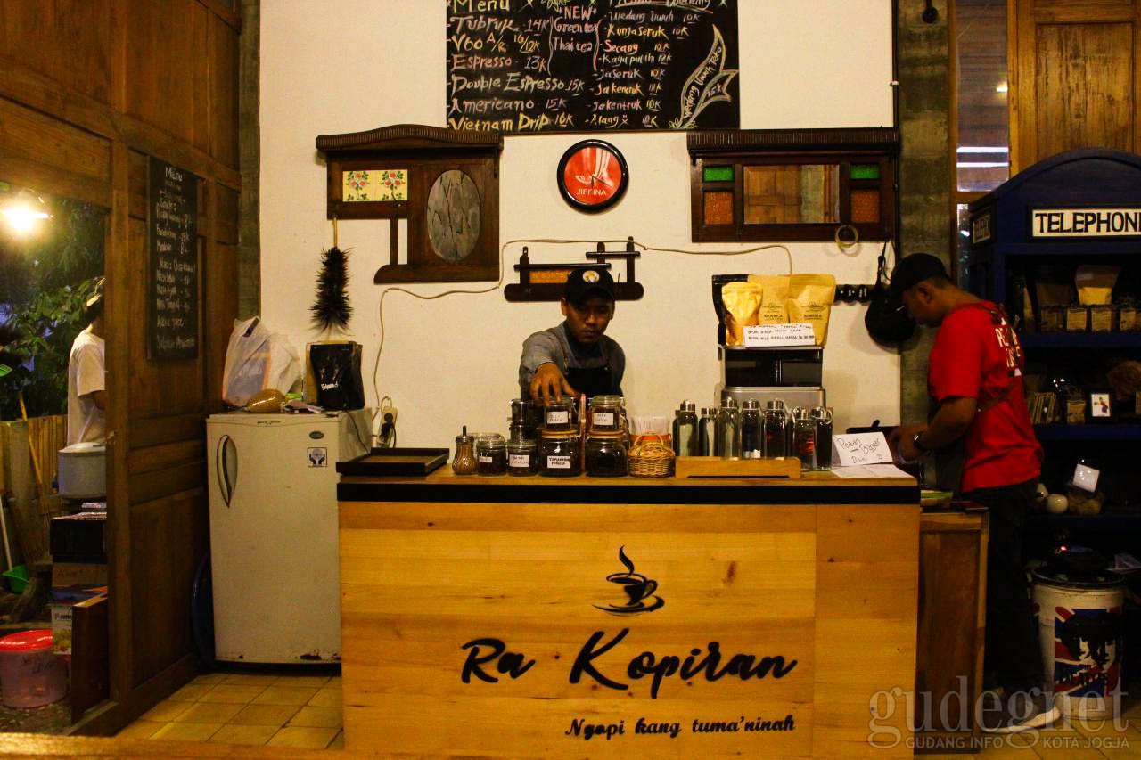 Ra Kopiran, Ngopi dengan Pemandangan Kandang Menjangan Ra Kopiran, Ngopi dengan Pemandangan Kandang Menjangan