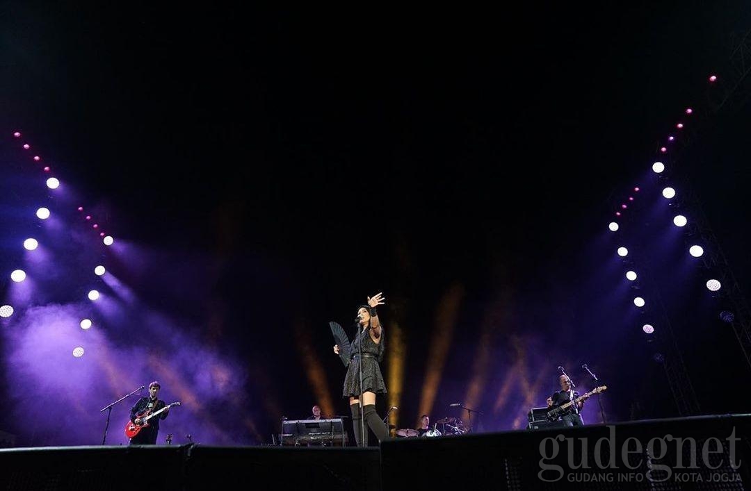 Anggun dan Brian McKnight Tutup Special Show Prambanan Jazz #5 Anggun dan Brian McKnight Tutup Special Show Prambanan Jazz #5
