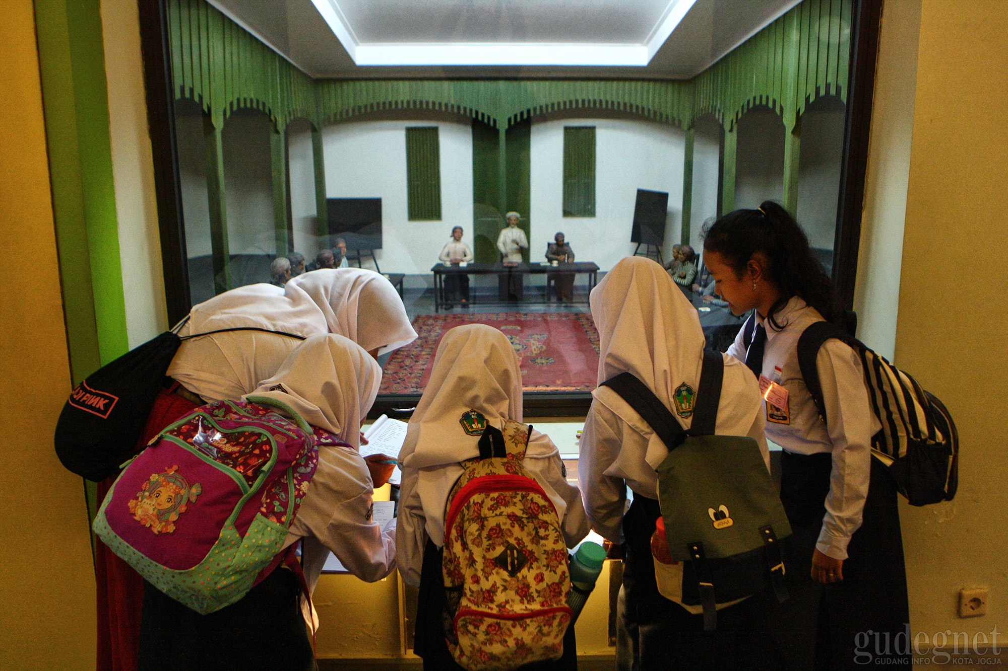 MOS Edukatif, Ratusan Siswa Kunjungi Benteng Vredeburg MOS Edukatif, Ratusan Siswa Kunjungi Benteng Vredeburg