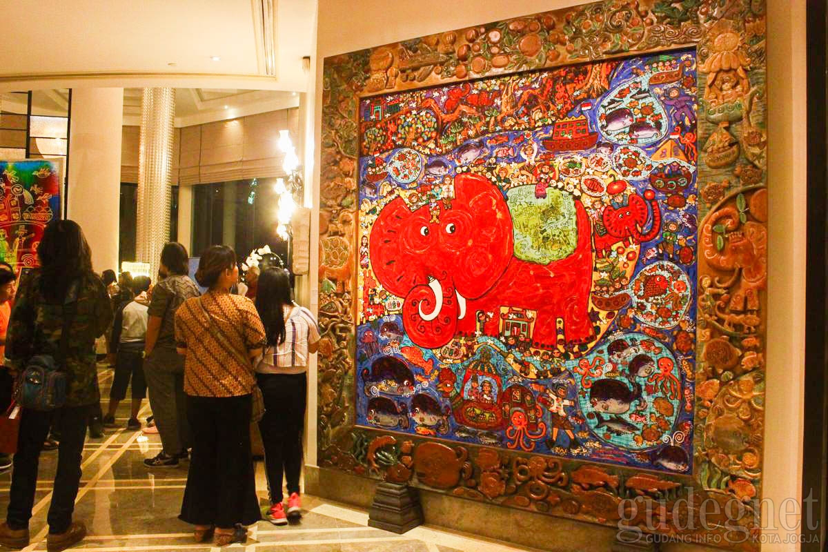 Pameran Erica Hestu Wahyuni &lsquo;Soul Odyssey Journal&rsquo; Hadirkan Warna-warna Ceria
