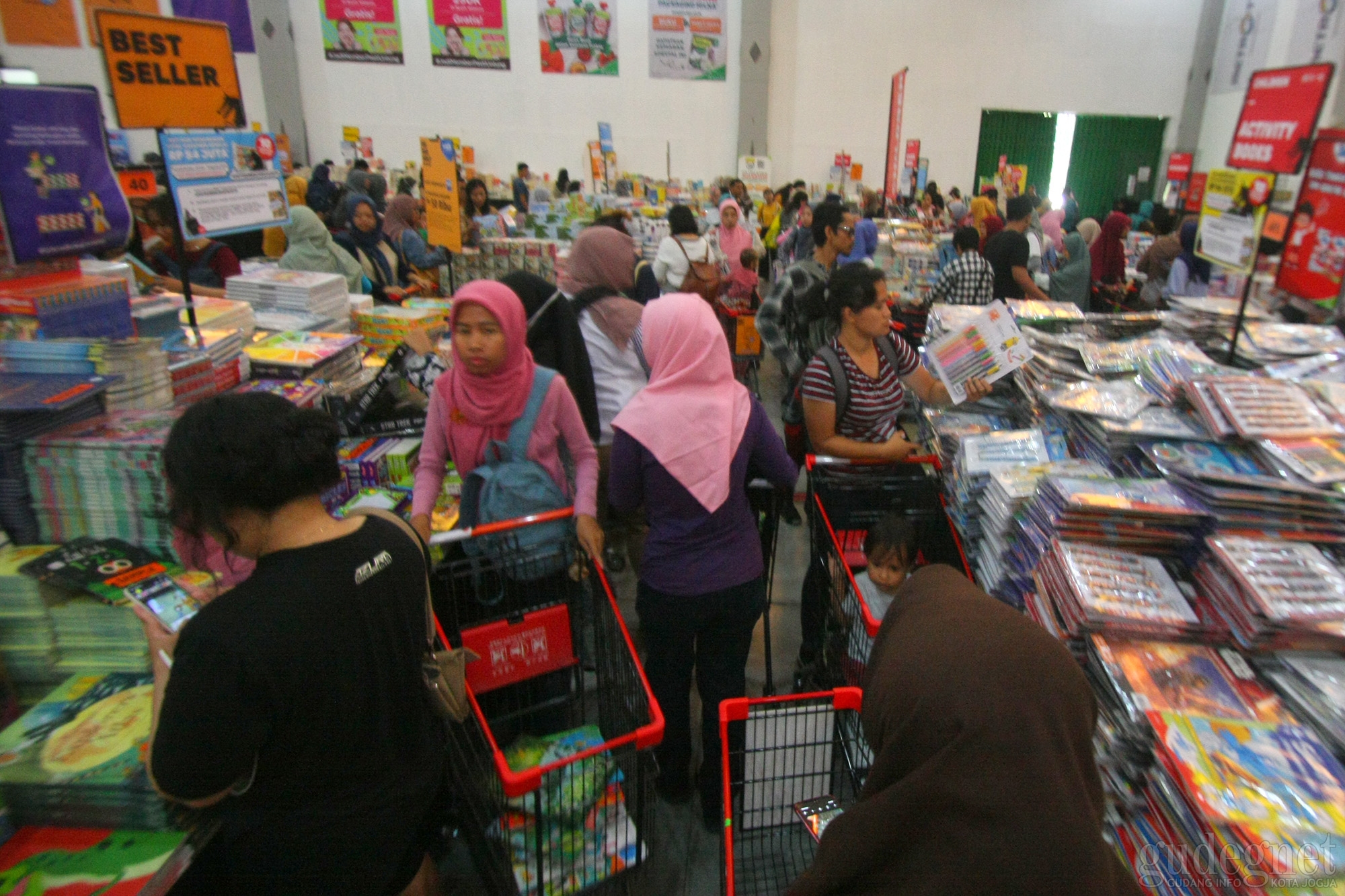Hadirkan 2 Juta Buku, Big Bad Wolf Resmi Digelar Hadirkan 2 Juta Buku, Big Bad Wolf Resmi Digelar