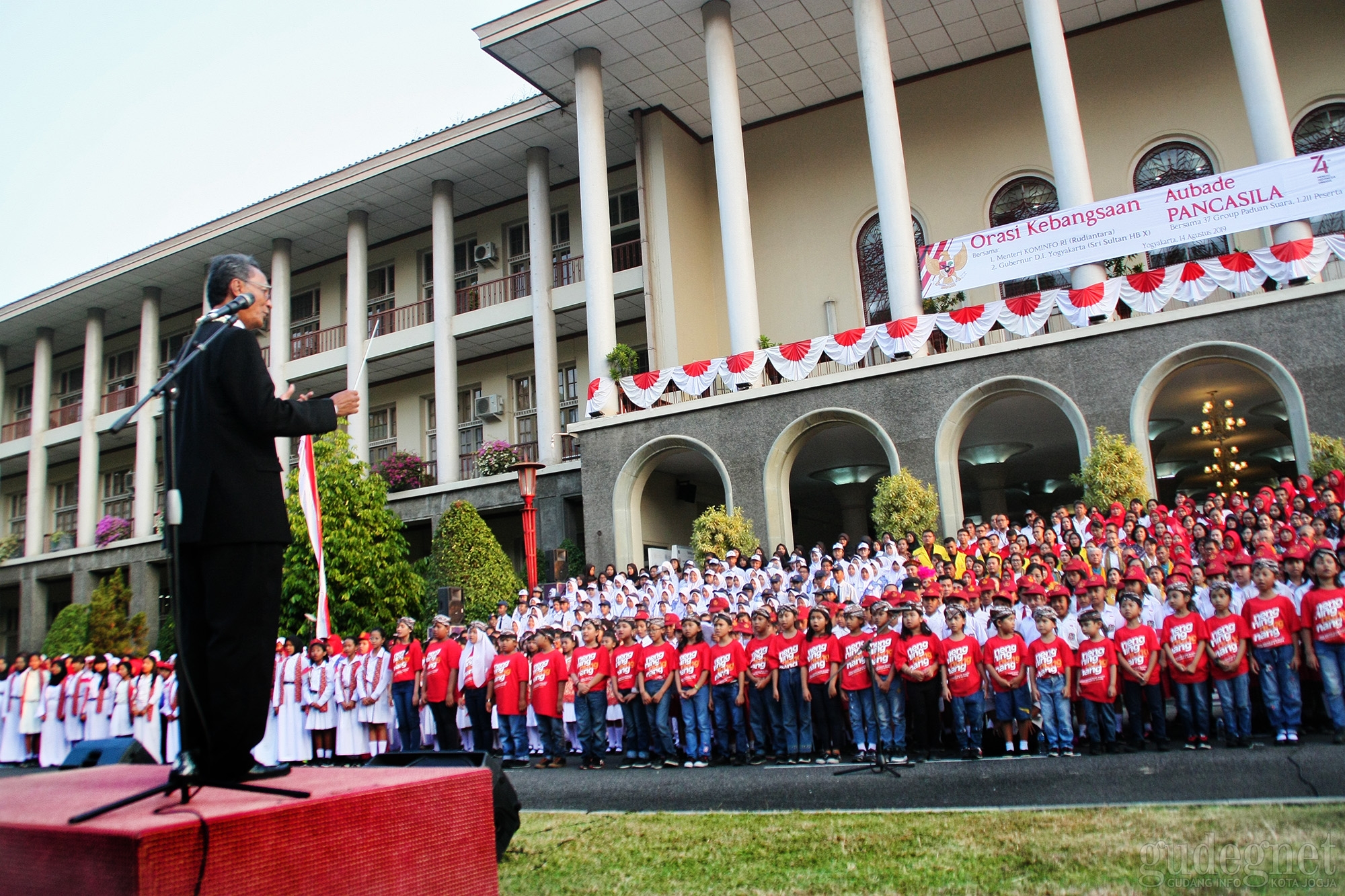 Aubade Pancasila Bergema dari UGM Aubade Pancasila Bergema dari UGM