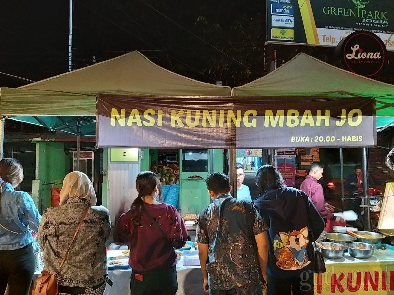 Nasi Kuning Mbah Jo, Penyelemat Lapar Tengah Malam Nasi Kuning Mbah Jo, Penyelemat Lapar Tengah Malam