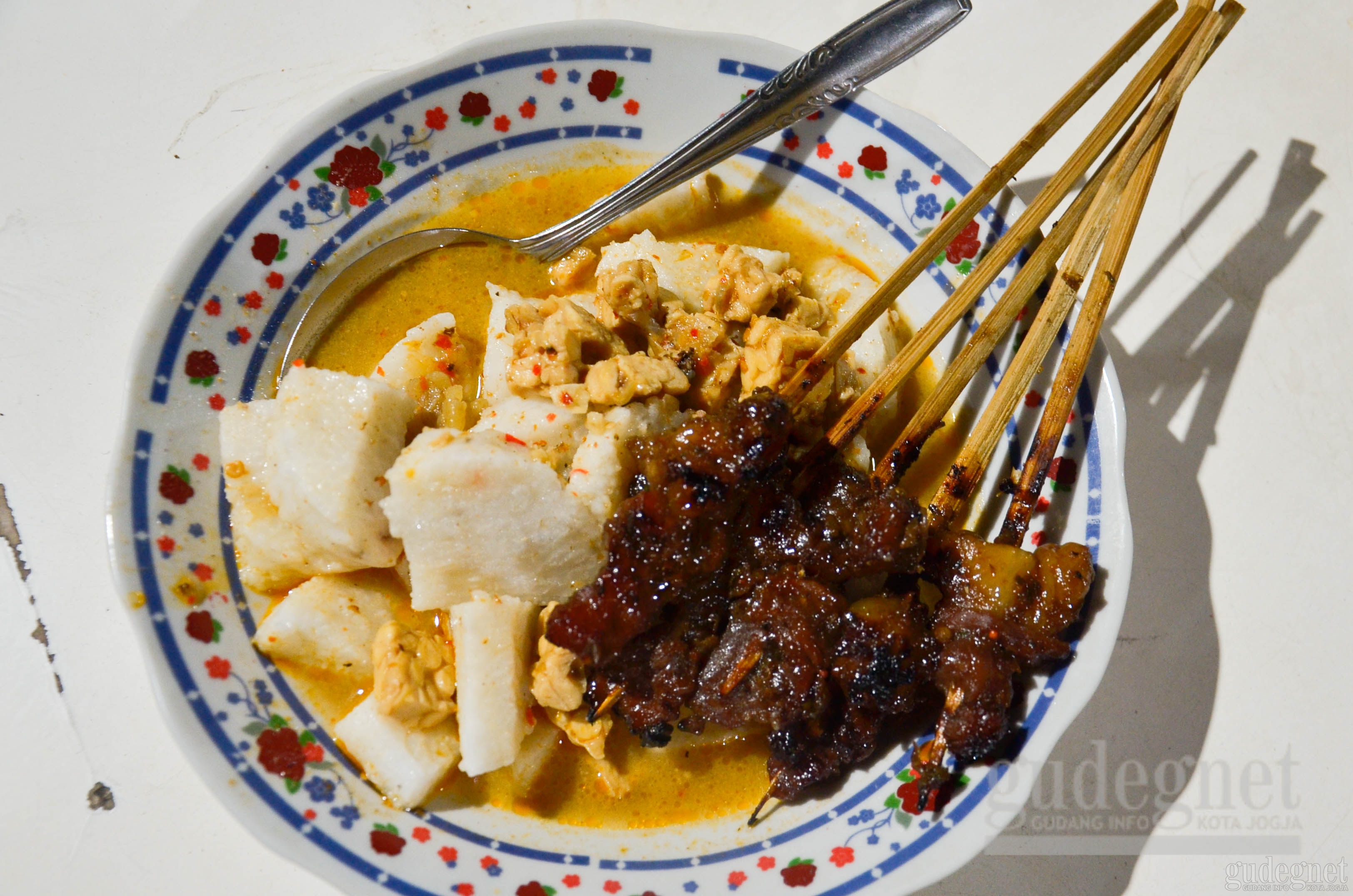 Sate Kere Mbah Mardi yang Laris dan Legendaris Sate Kere Mbah Mardi yang Laris dan Legendaris