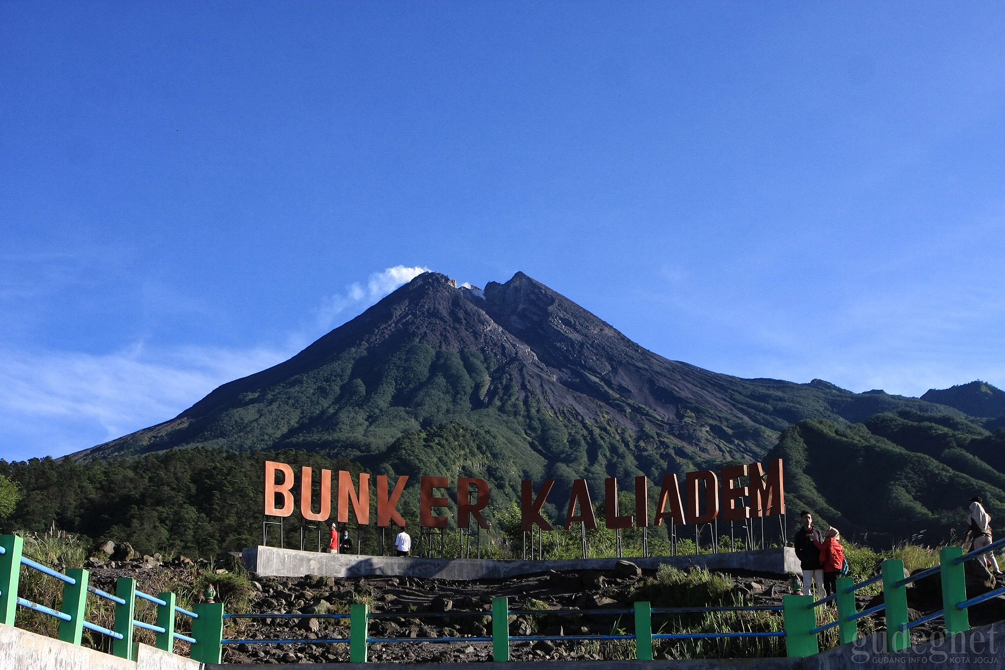 Awal Oktober Merapi Landai, Jaga Jarak Aman 3 Km dari Puncak Awal Oktober Merapi Landai, Jaga Jarak Aman 3 Km dari Puncak