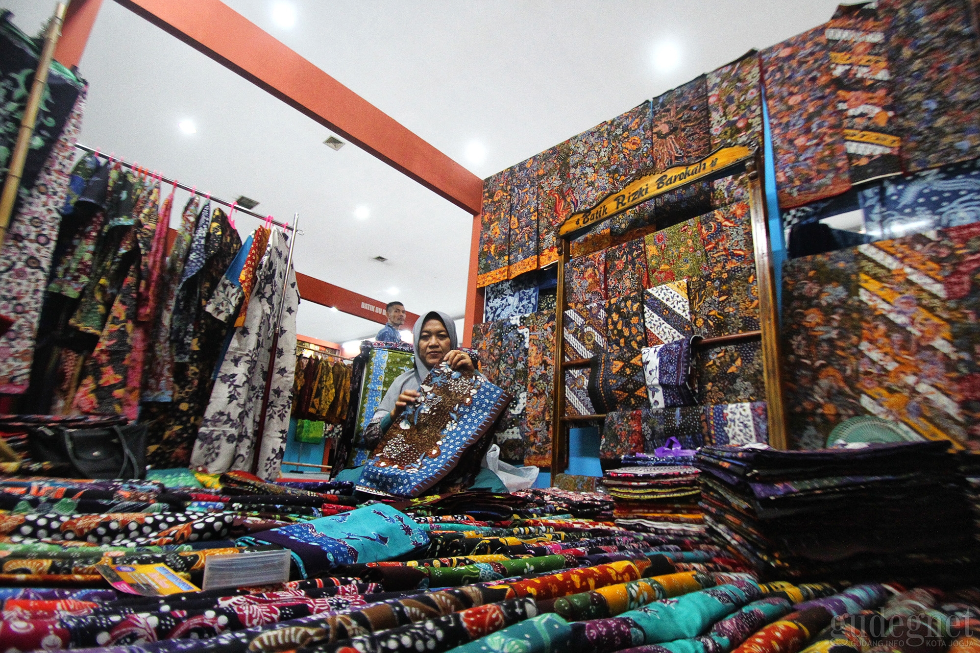 Ratusan IKM Ikuti Pameran Batik Nusantara Mendunia di JEC Ratusan IKM Ikuti Pameran Batik Nusantara Mendunia di JEC