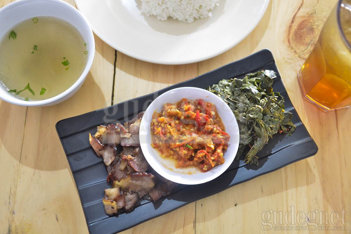 Se&rsquo;i Sapi Kana Sajikan Daging Asap Khas Kupang di Jogja