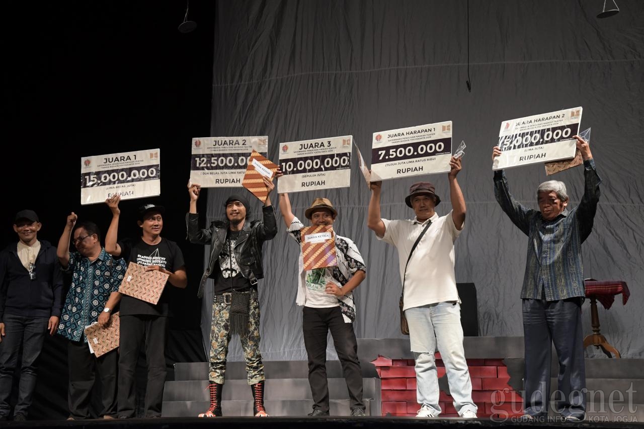 Lima Orang Pemenang Sayembara Naskah Teater Sabet Rp50 Juta Lima Orang Pemenang Sayembara Naskah Teater Sabet Rp50 Juta