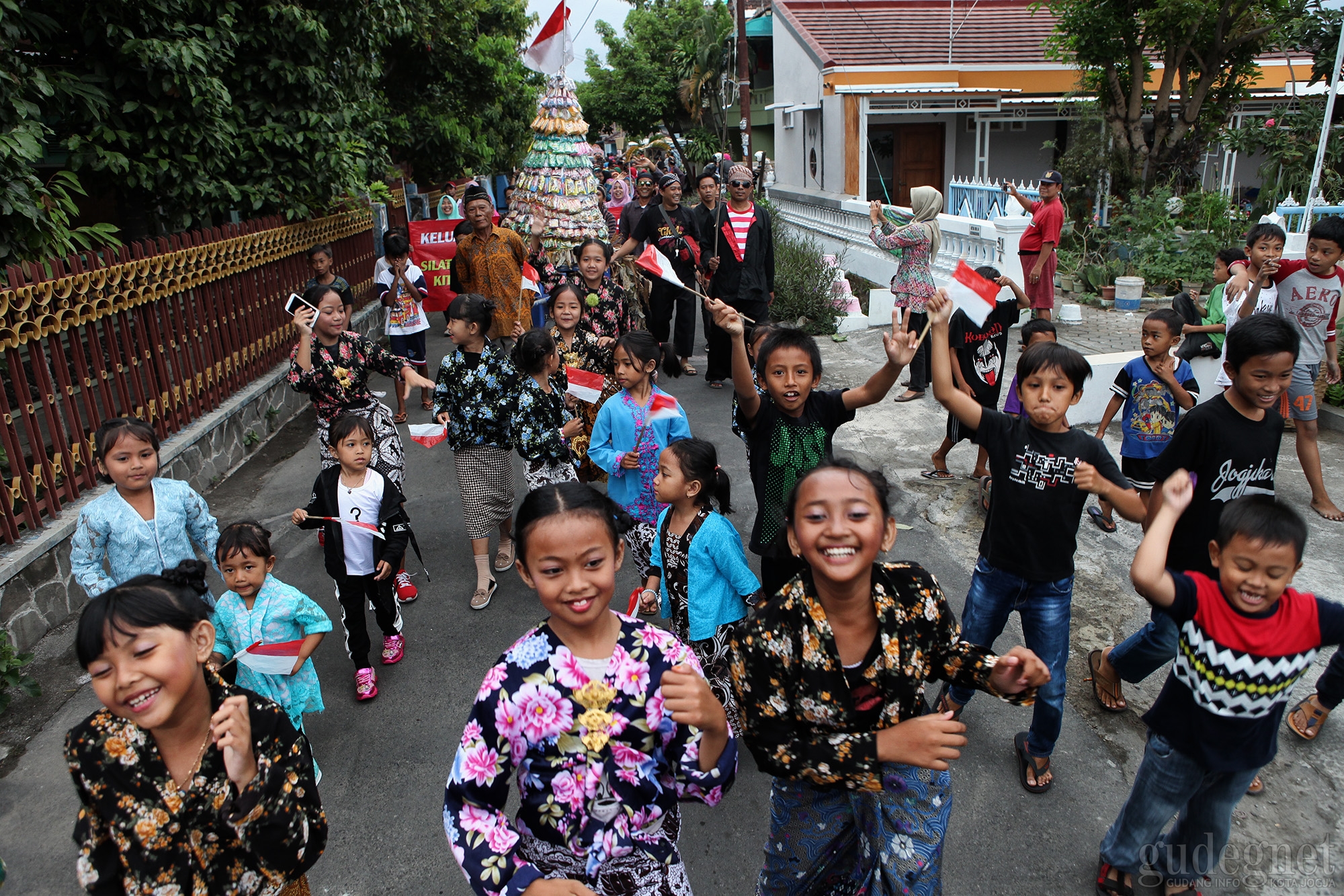 Eratkan Kerukunan, Warga Rejowinangun Gelar Kirab Budaya Kampung Srawung Eratkan Kerukunan, Warga Rejowinangun Gelar Kirab Budaya Kampung Srawung