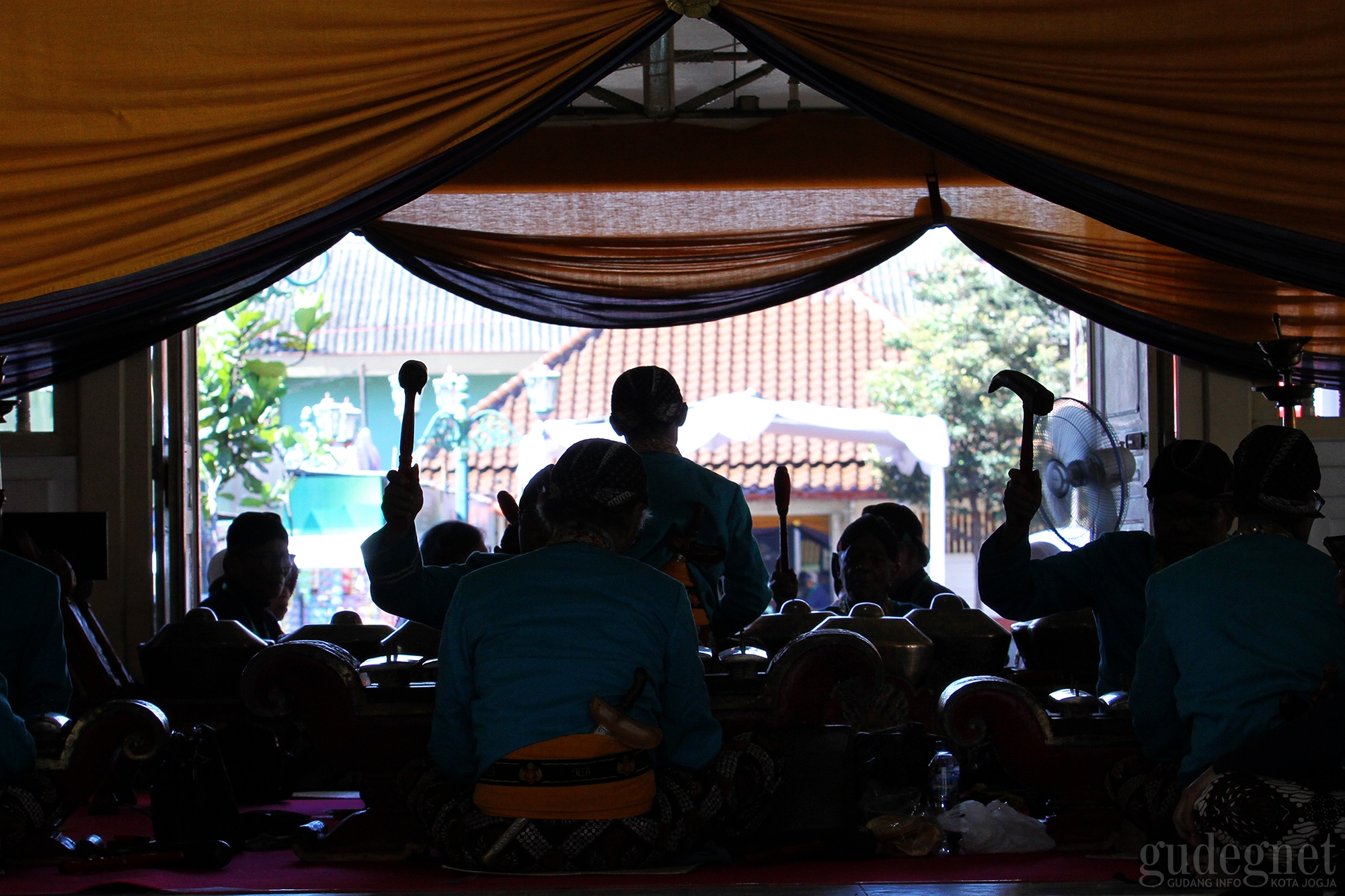 Ayem Tentrem Gending Gamelan Sekati Kraton Yogyakarta Ayem Tentrem Gending Gamelan Sekati Kraton Yogyakarta