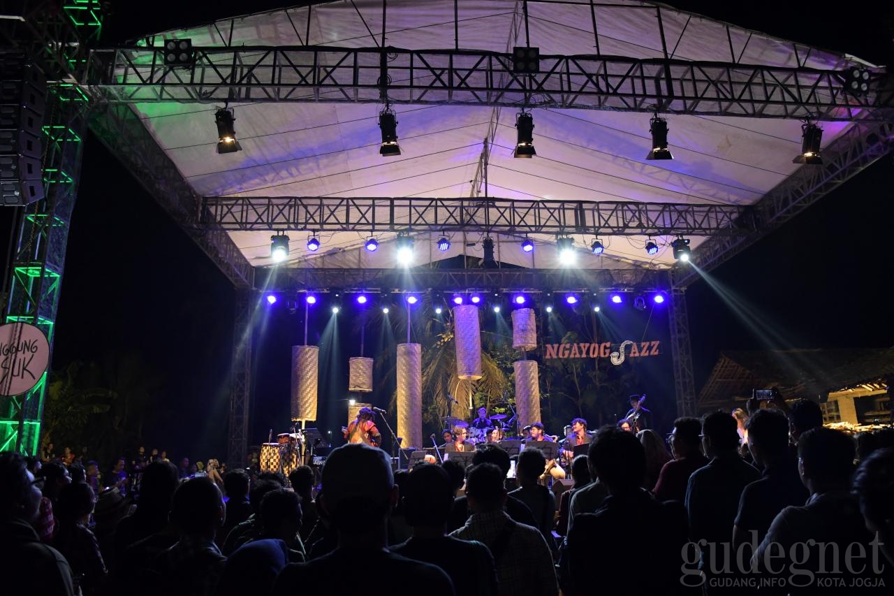 Aartsen-Farias-Kelley Trio Panaskan Panggung Usuk Ngayogjazz 2019 Aartsen-Farias-Kelley Trio Panaskan Panggung Usuk Ngayogjazz 2019