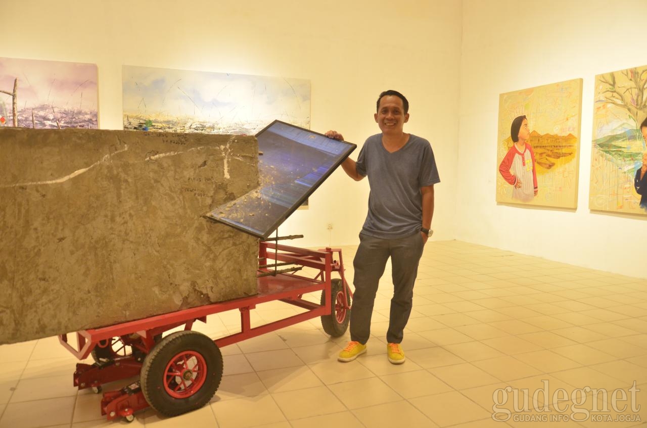Ada TV dan Buku Dicor di Pameran Sepuluh Perantau Ada TV dan Buku Dicor di Pameran Sepuluh Perantau