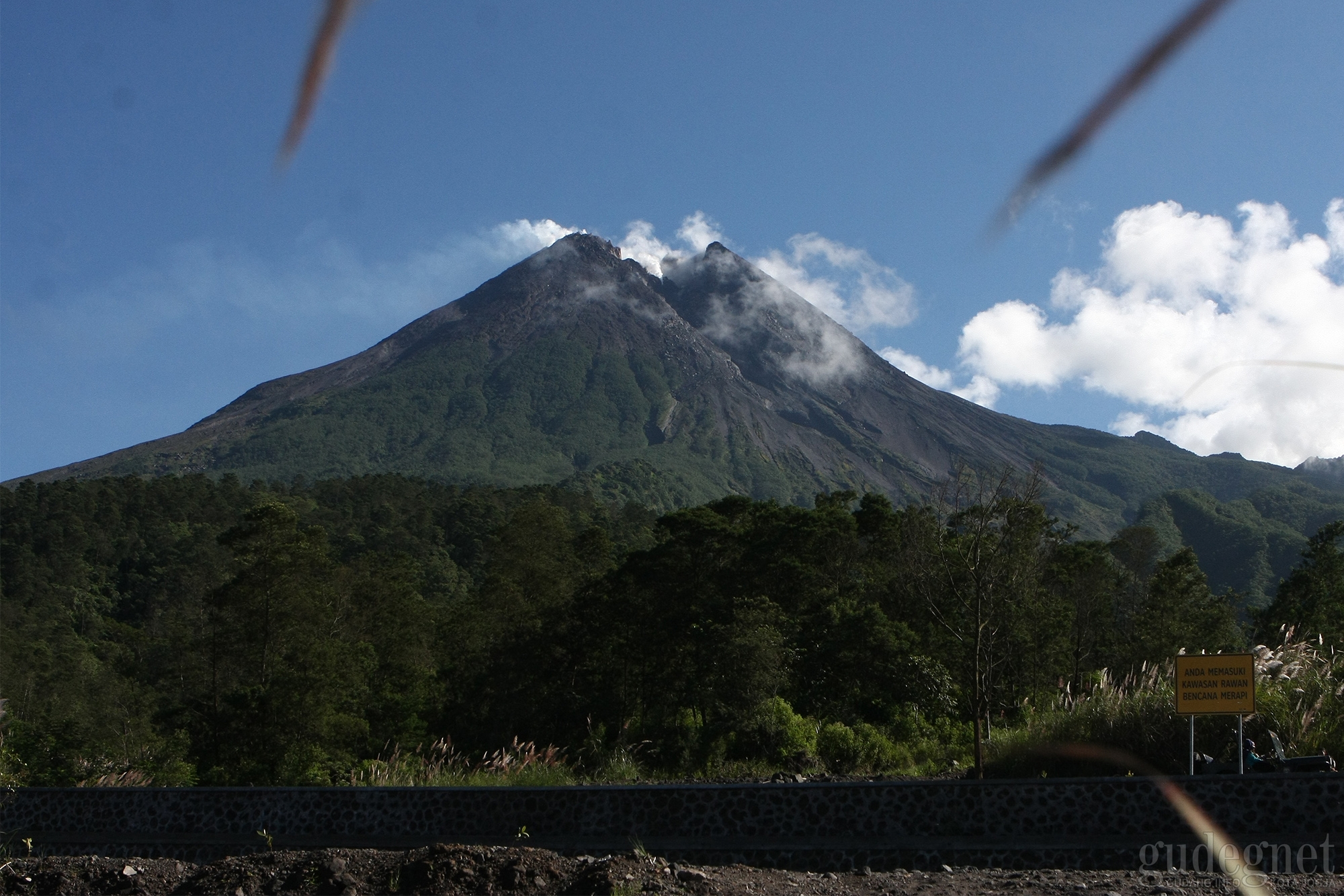 Merapi Alami Gempa Guguran Satu Kali Merapi Alami Gempa Guguran Satu Kali