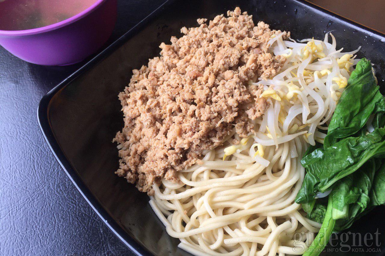 Bakmi Pechok, Porsi Kenyang dengan Beragam Pilihan Topping Bakmi Pechok, Porsi Kenyang dengan Beragam Pilihan Topping