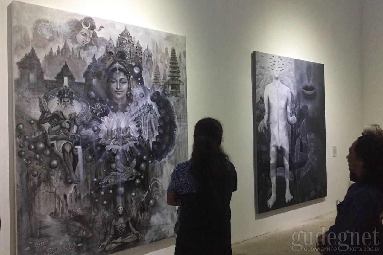 Sanggar Dewata Indonesia Pamerkan Karya Hitam Putih dalam “Samasta” Sanggar Dewata Indonesia Pamerkan Karya Hitam Putih dalam “Samasta”