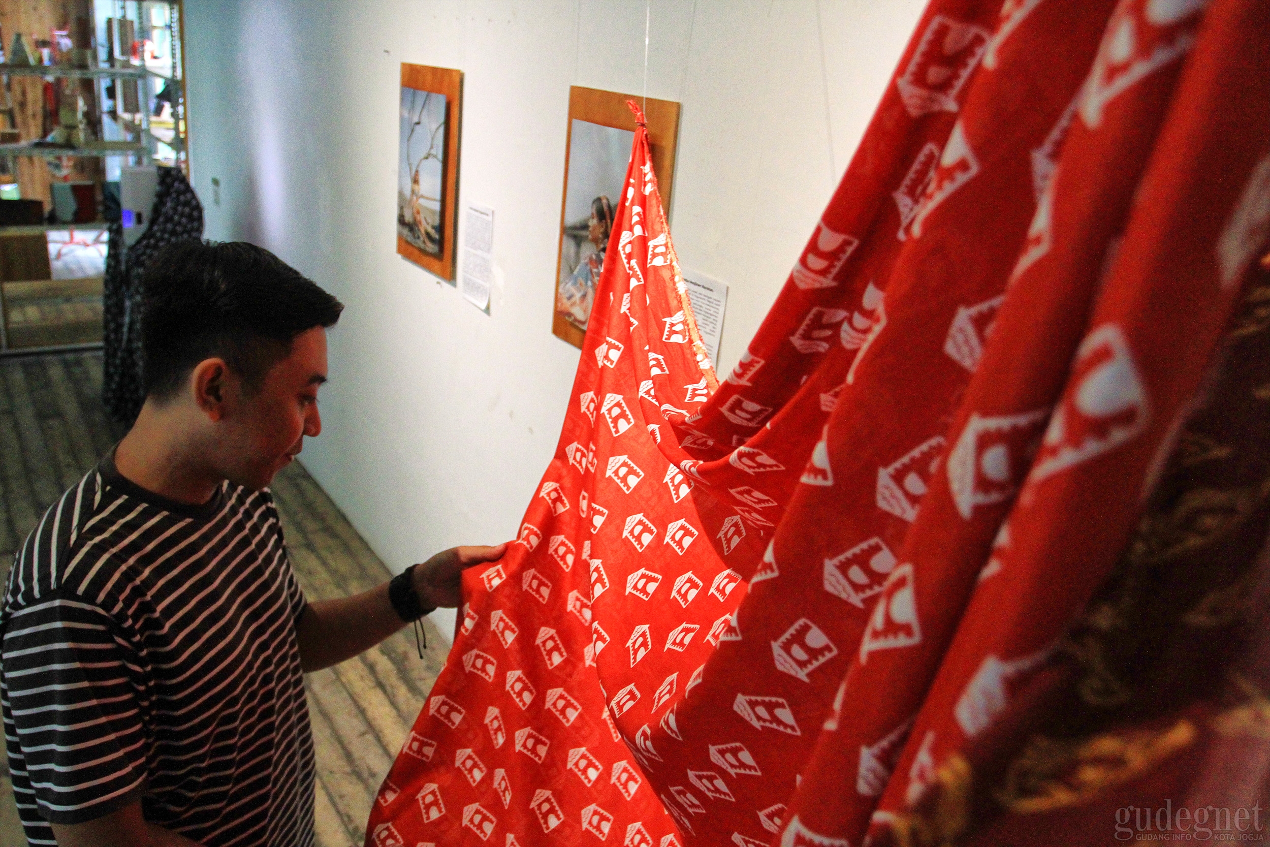 Ana Artine, Pameran Kain Sumbu Imajiner Yogyakarta Ana Artine, Pameran Kain Sumbu Imajiner Yogyakarta