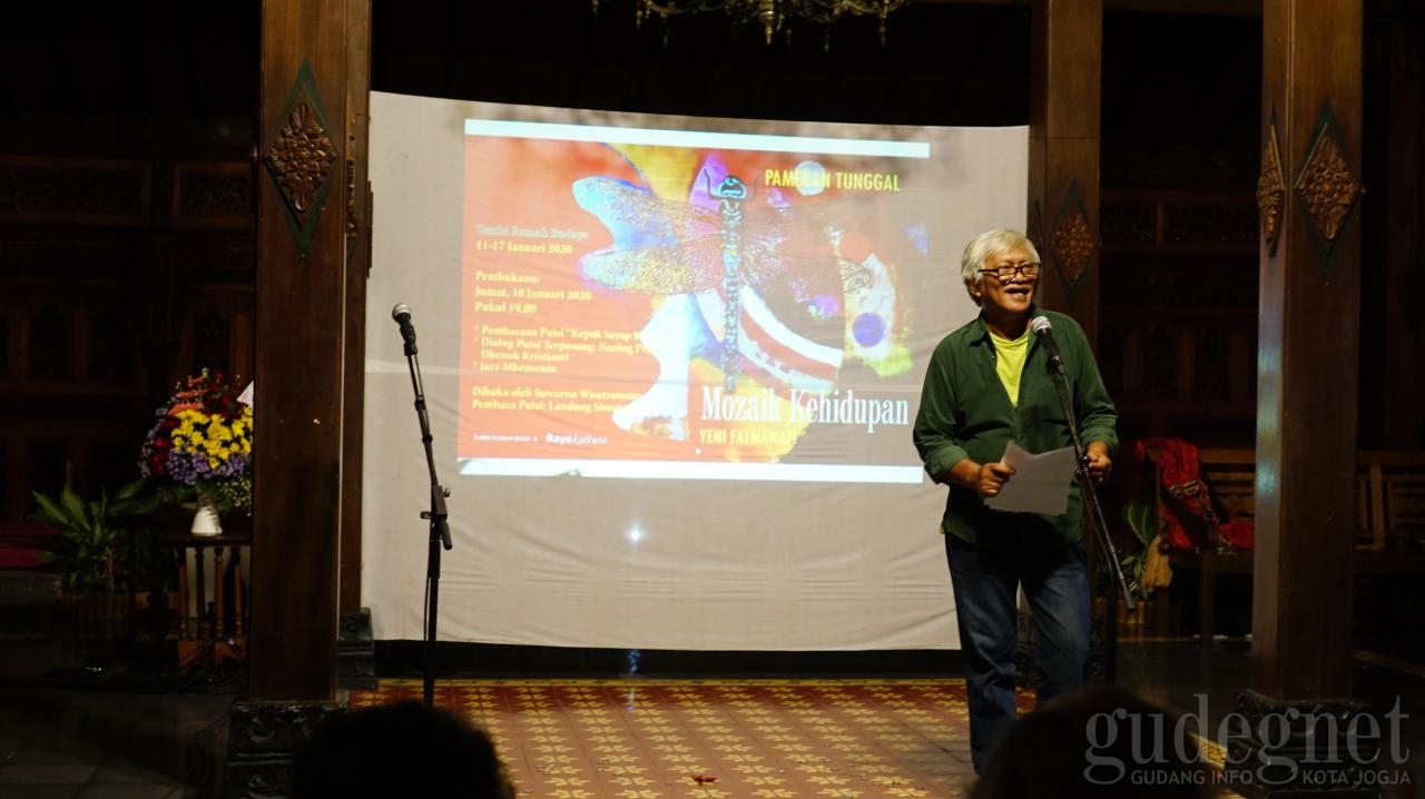 Sastra Bulan Purnama 100: Perayaan Buku, Seni Rupa, dan Puisi Sastra Bulan Purnama 100: Perayaan Buku, Seni Rupa, dan Puisi